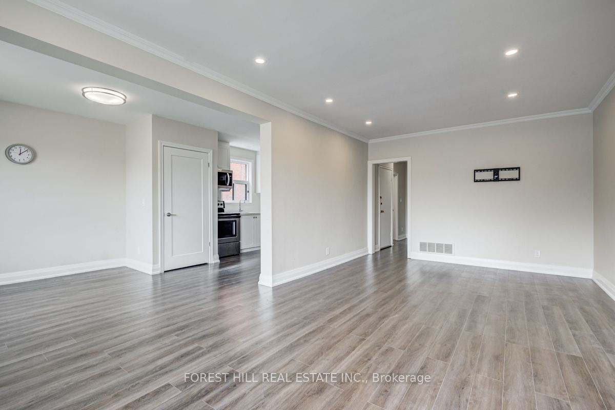 11 Markdale Avenue 1, Toronto, ON M6C 1S8 photo 4
