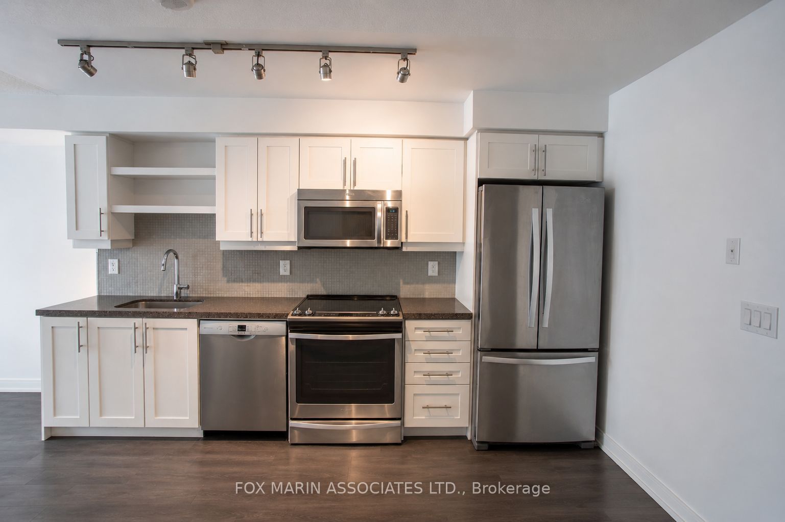 525 Adelaide Street W 614, Toronto, ON M5V 1T6 photo 3