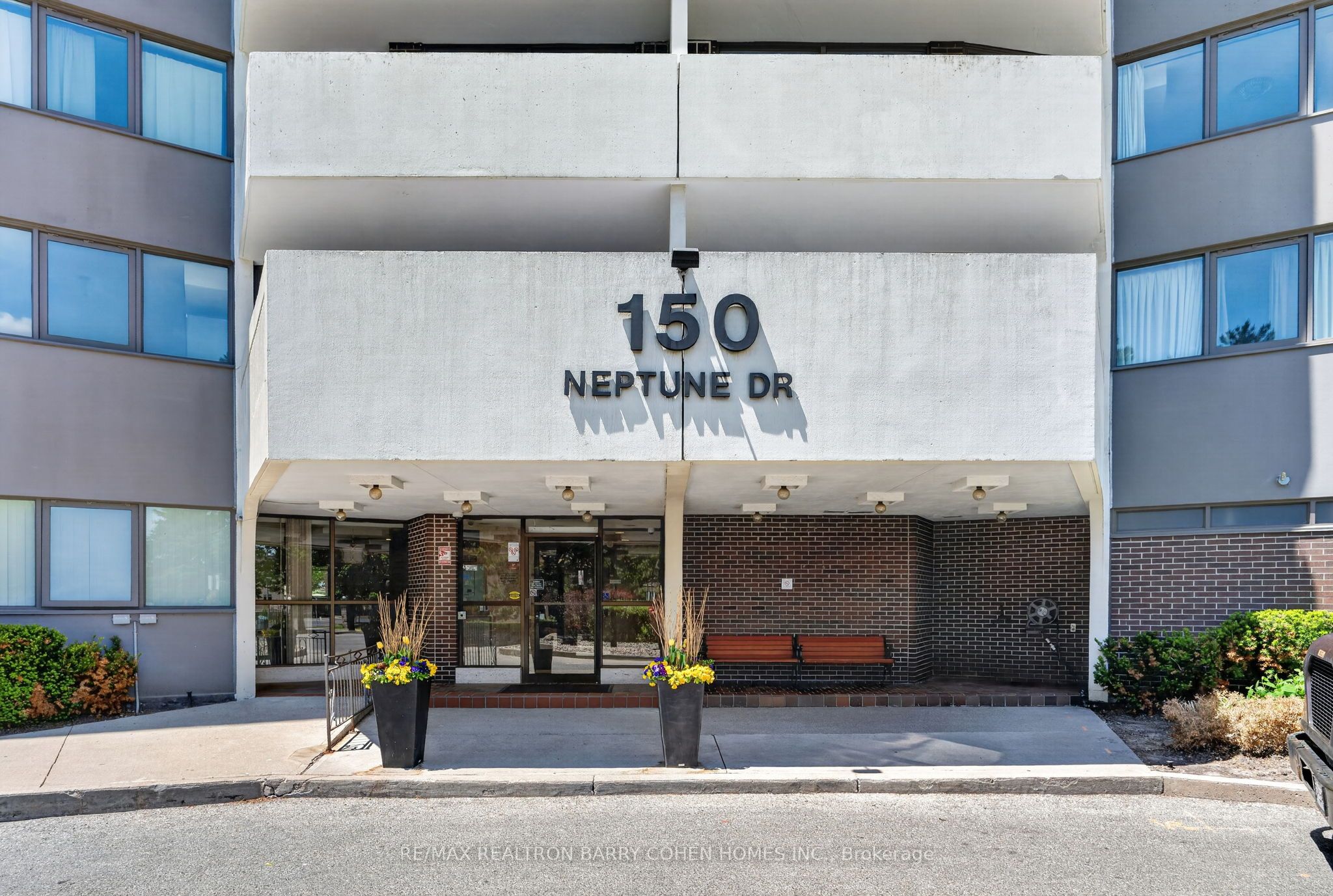 150 Neptune Drive 304, Toronto, ON M6A 2Y9 photo 2