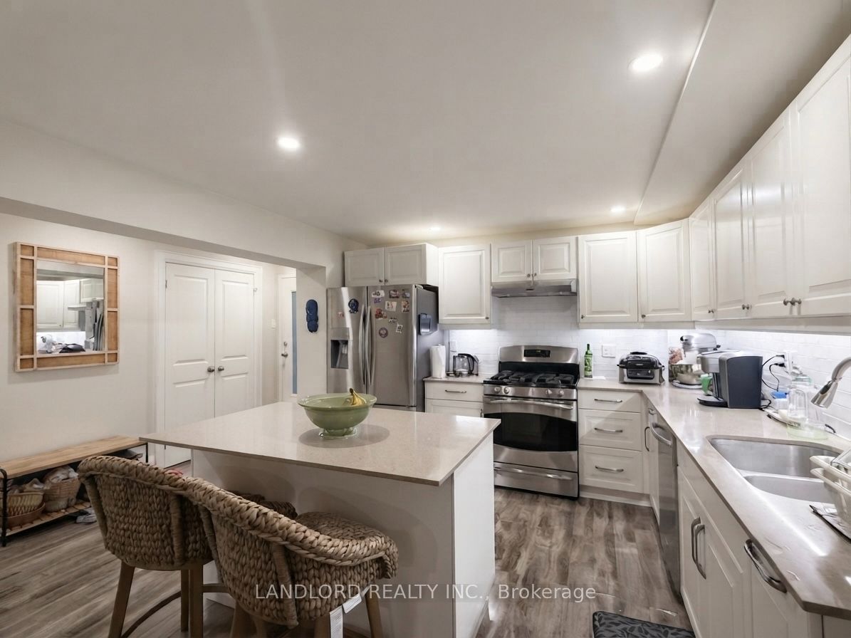 117 Chaplin Crescent Garden, Toronto, ON M5P 1A6