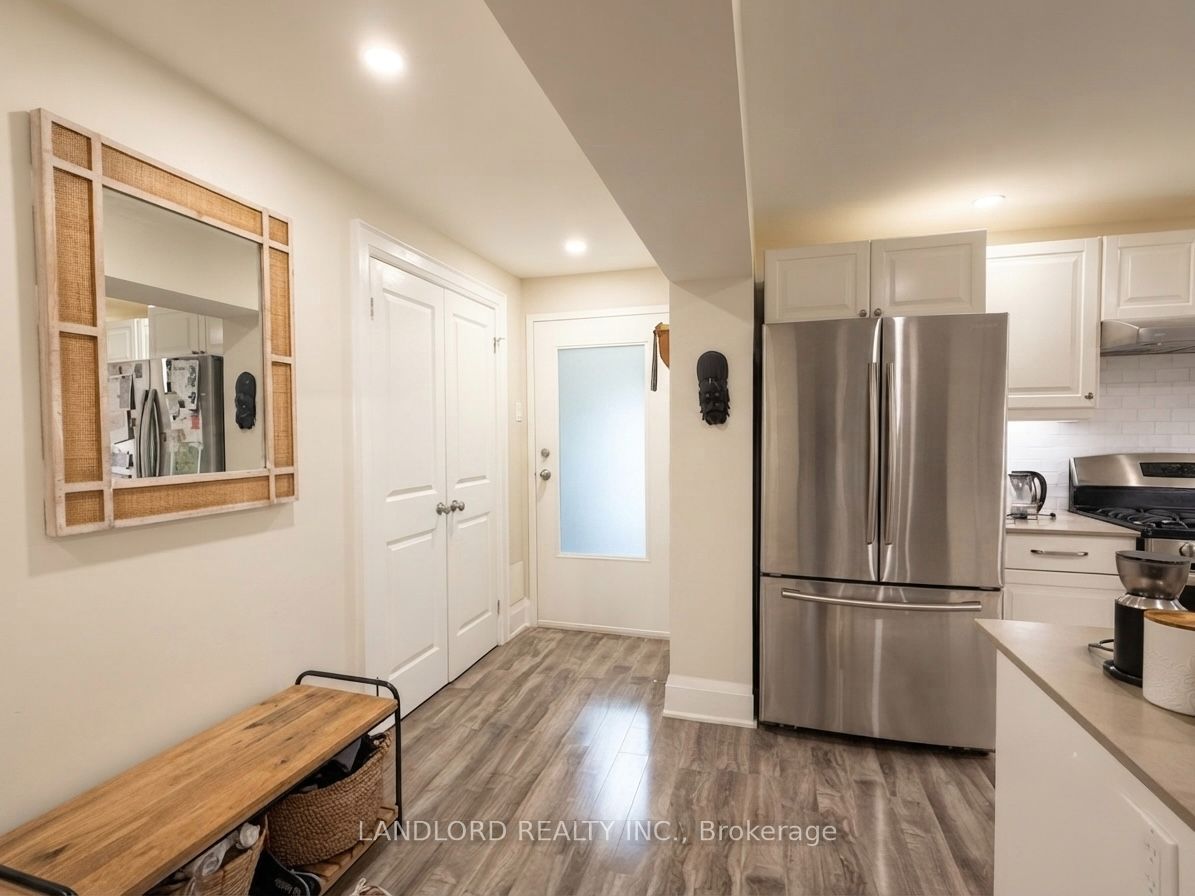 117 Chaplin Crescent Garden, Toronto, ON M5P 1A6 photo 3
