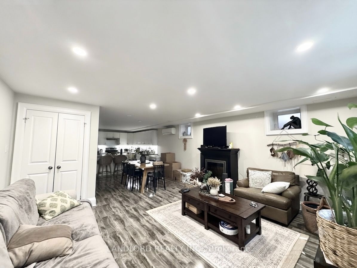 117 Chaplin Crescent Garden, Toronto, ON M5P 1A6 photo 4