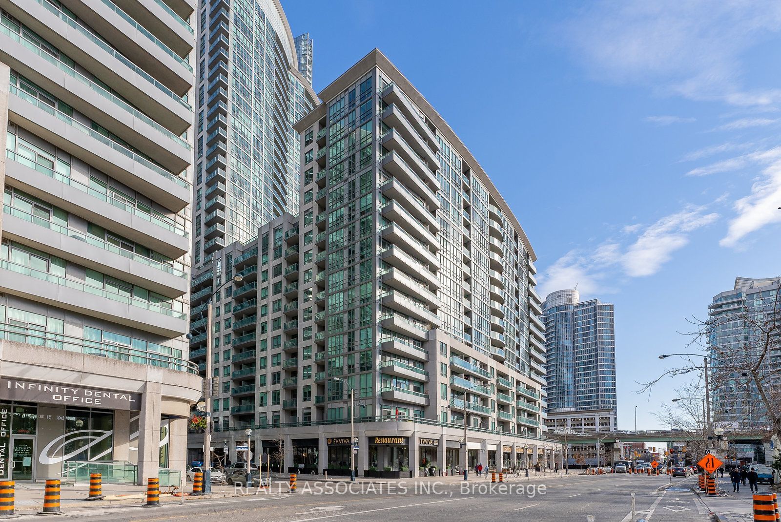 19 Grand Trunk Crescent 2710, Toronto, ON M5J 3A3