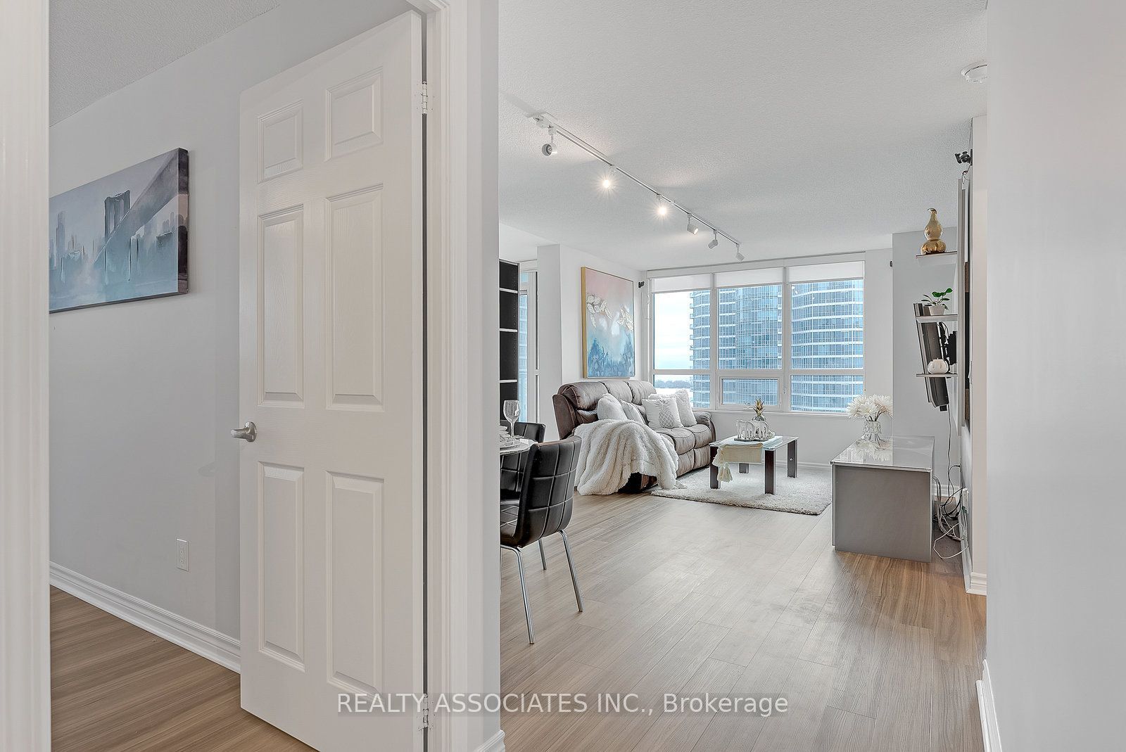 19 Grand Trunk Crescent 2710, Toronto, ON M5J 3A3 photo 5