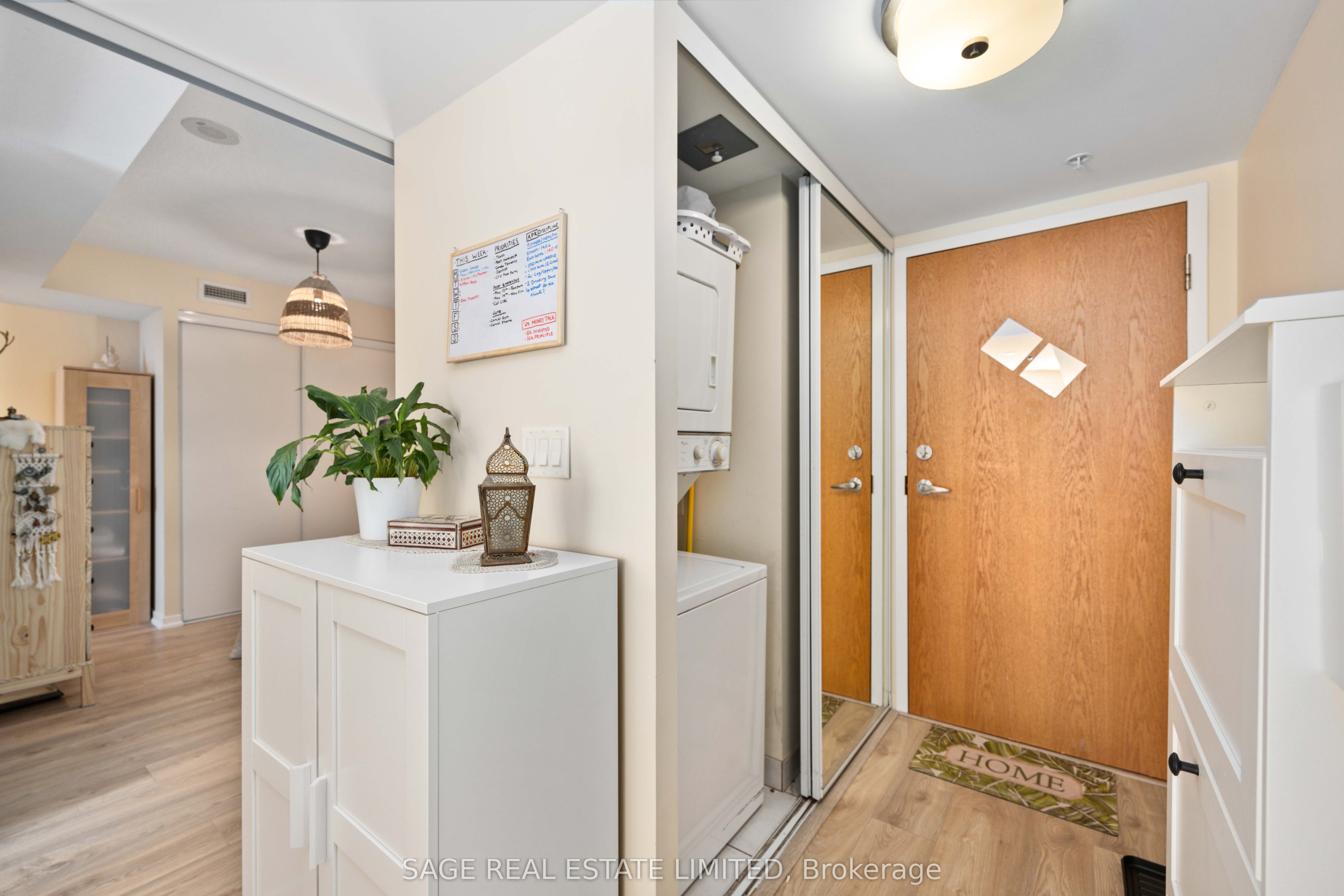 20 Joe Shuster Way 1305, Toronto, ON M6K 0A3 photo 4