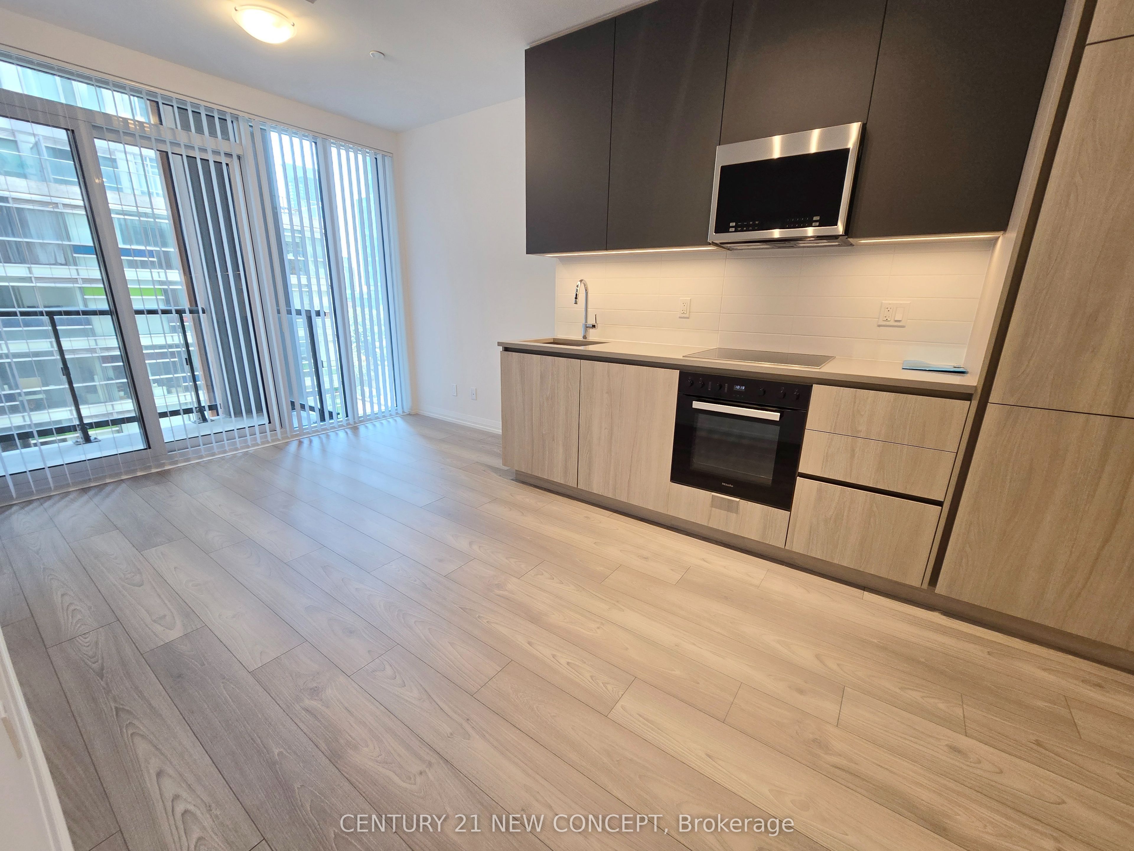 400 King Street W 712, Toronto, ON M5V 0X8 photo 2