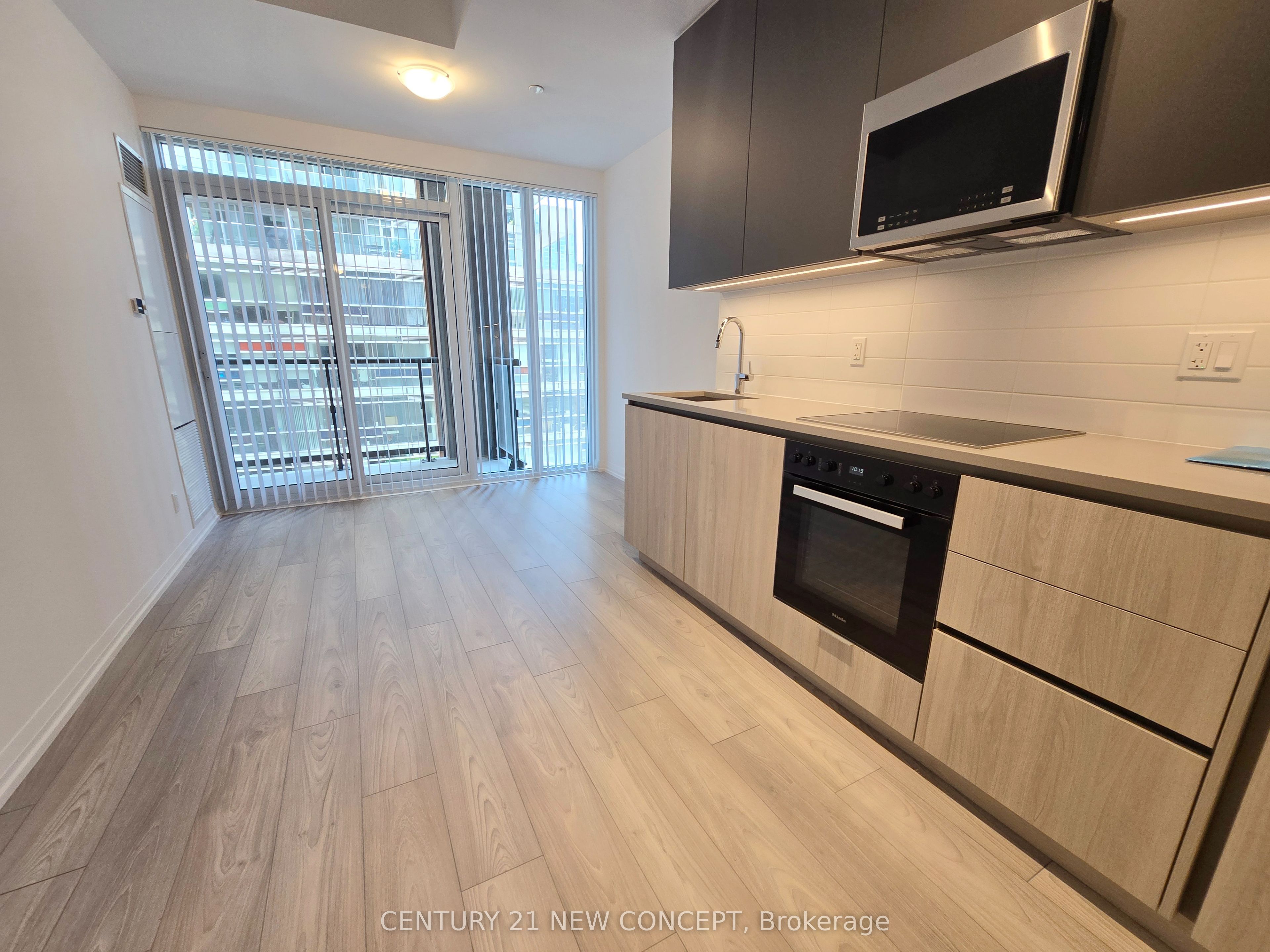 400 King Street W 712, Toronto, ON M5V 0X8 photo 3