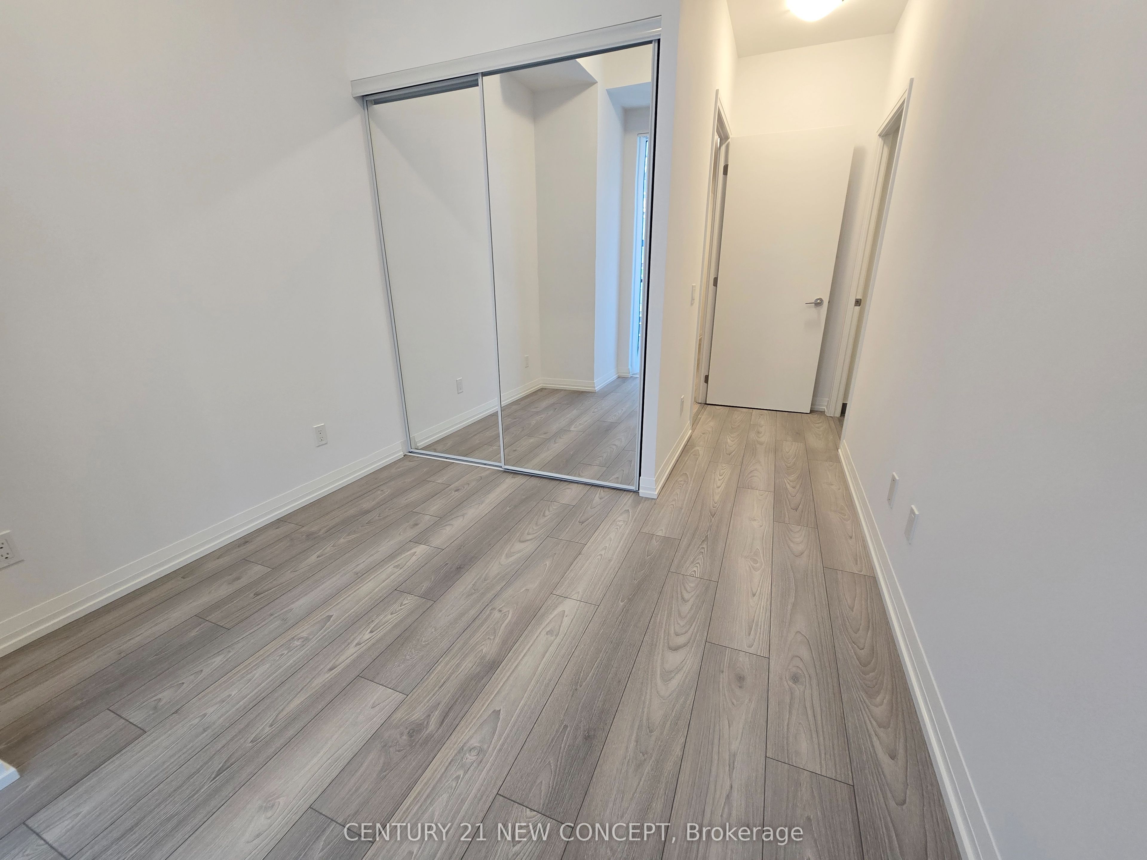 400 King Street W 712, Toronto, ON M5V 0X8 photo 5
