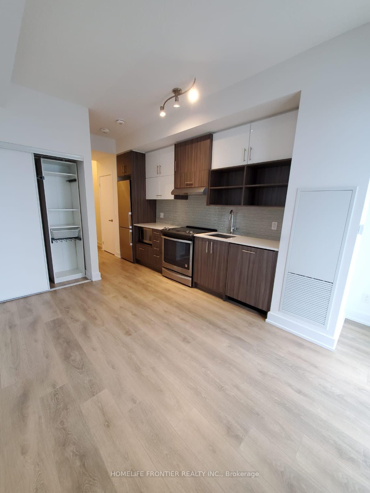 128 Fairview Mall Drive 1209, Toronto, ON M2J 0E8
