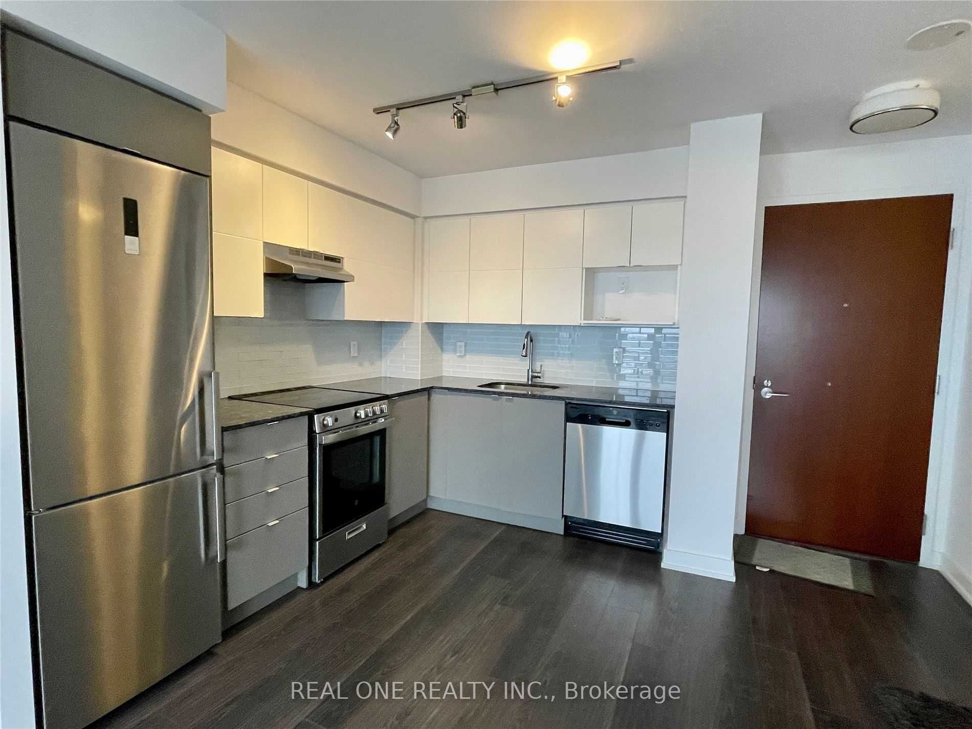 120 Varna Drive 914, Toronto, ON M6A 0B3 photo 3