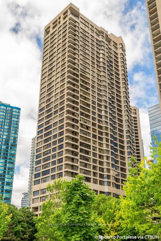 65 Harbour Square 1805, Toronto, ON M5J 2L4