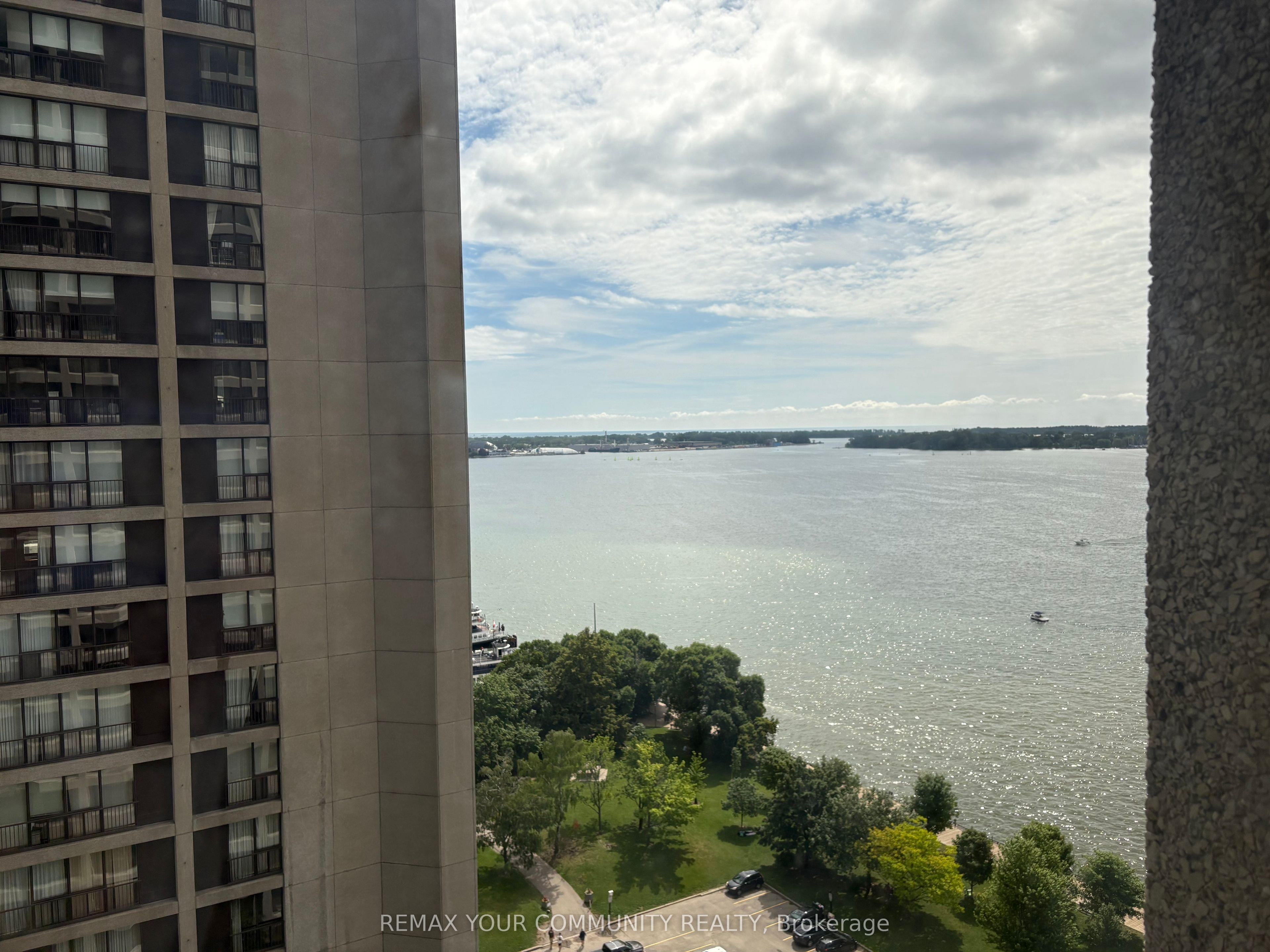 65 Harbour Square 1805, Toronto, ON M5J 2L4 photo 2