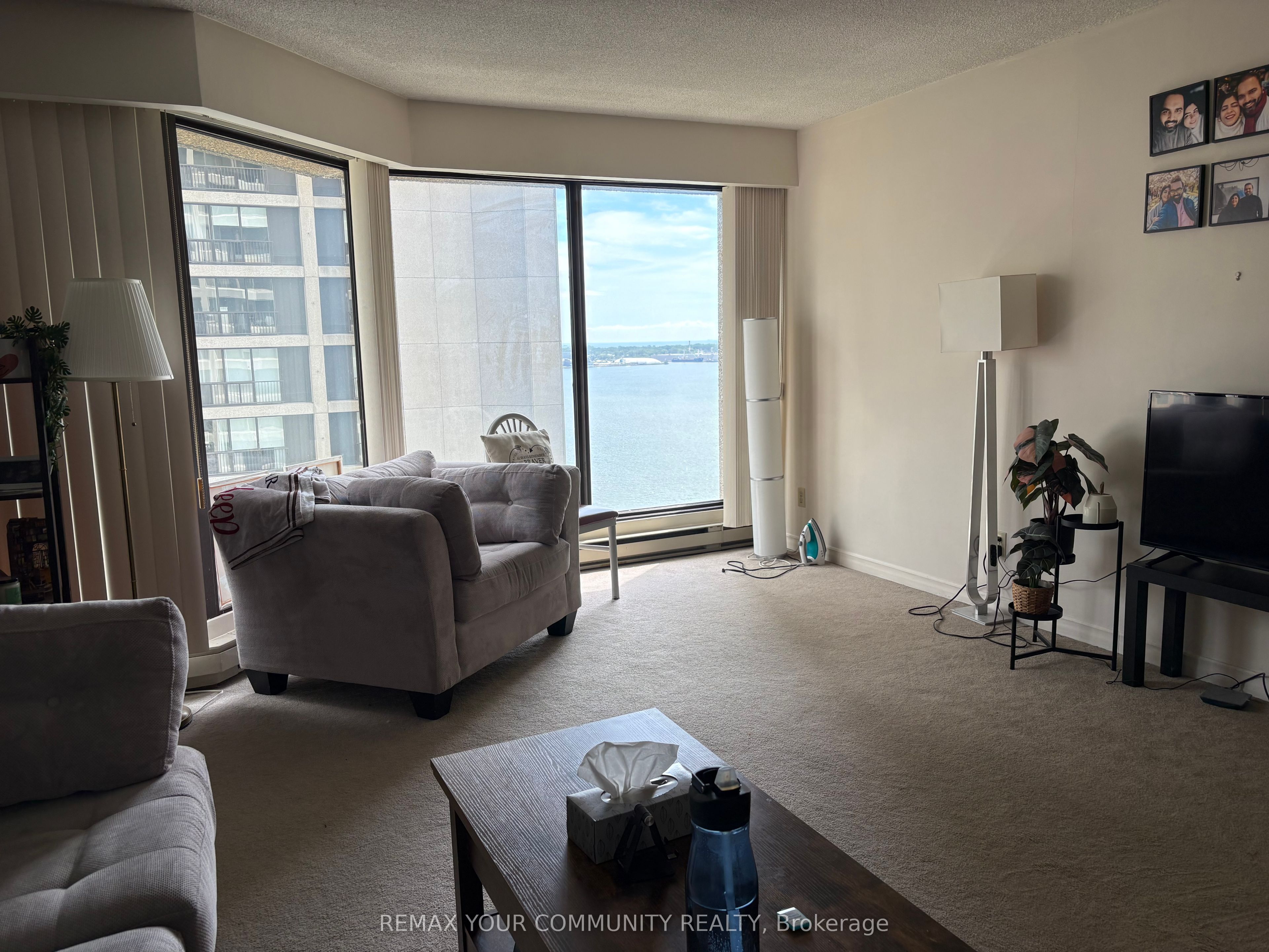 65 Harbour Square 1805, Toronto, ON M5J 2L4 photo 3