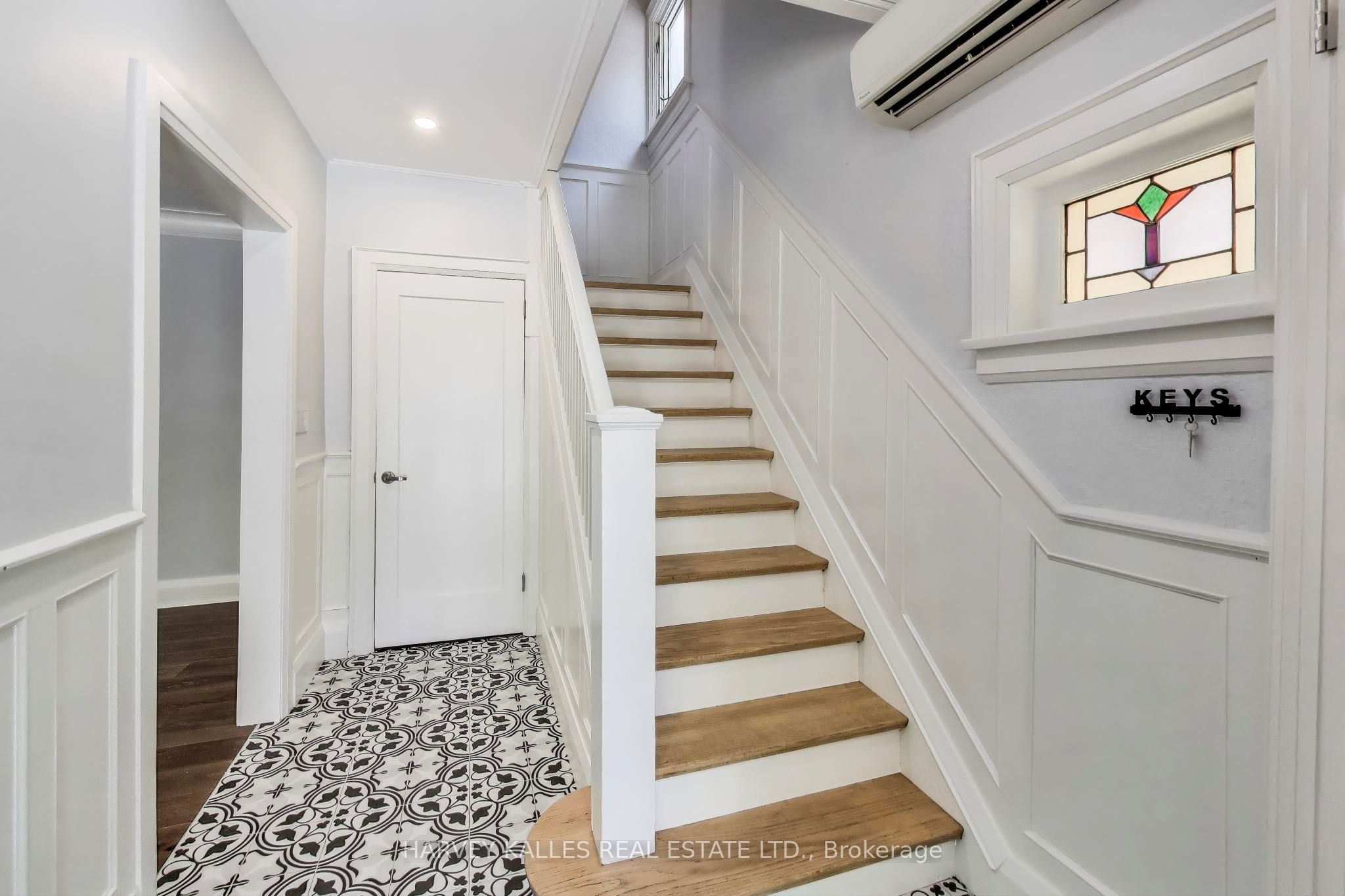338 Markham Street, Toronto, ON M6G 2K9 photo 2