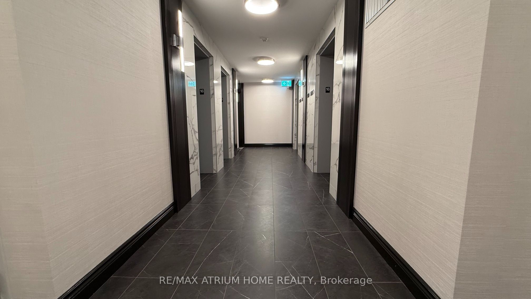 19 Grand Trunk Crescent 1601, Toronto, ON M5J 3A3 photo 4