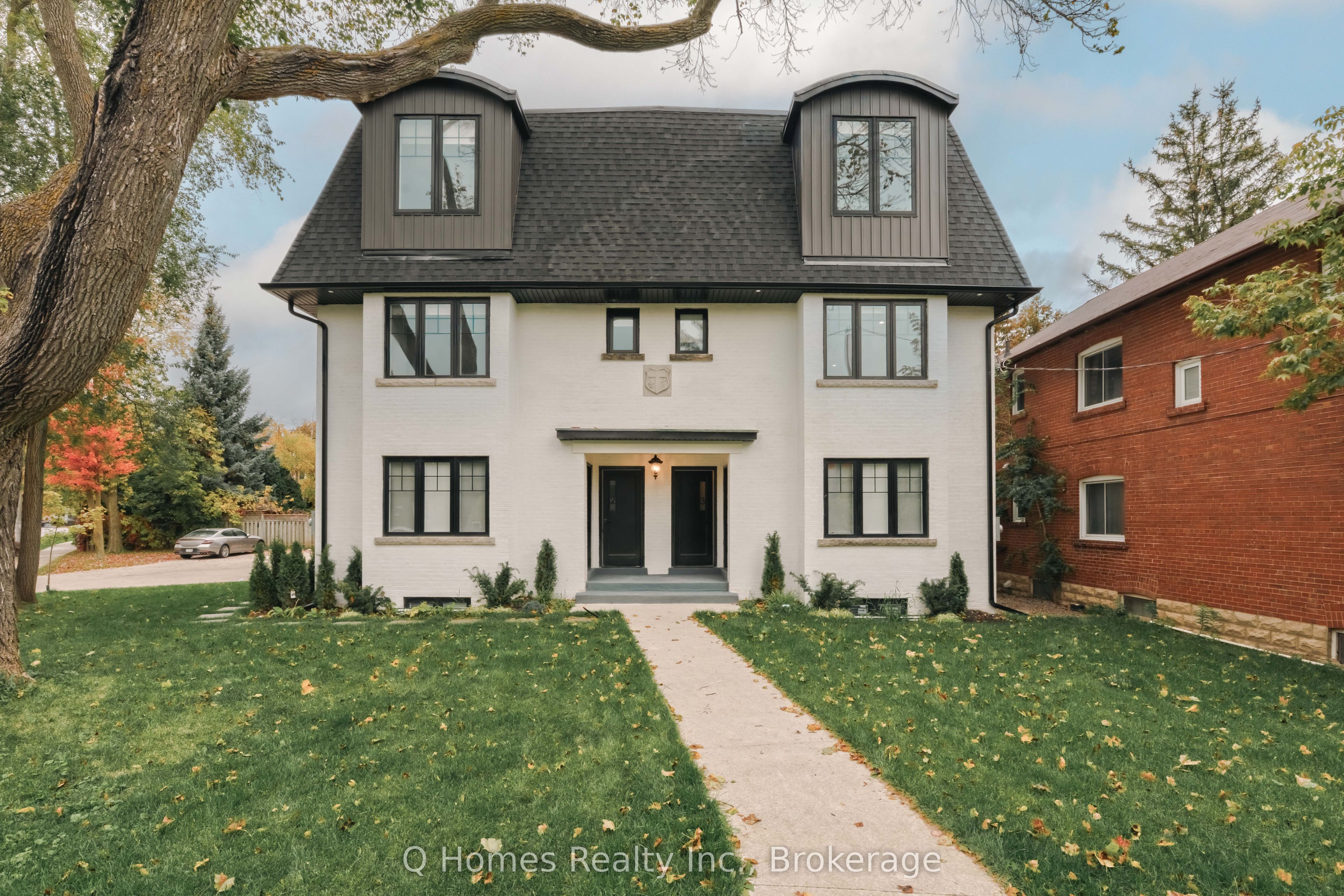58 Mcnairn Avenue 8, Toronto, ON M5M 2H5