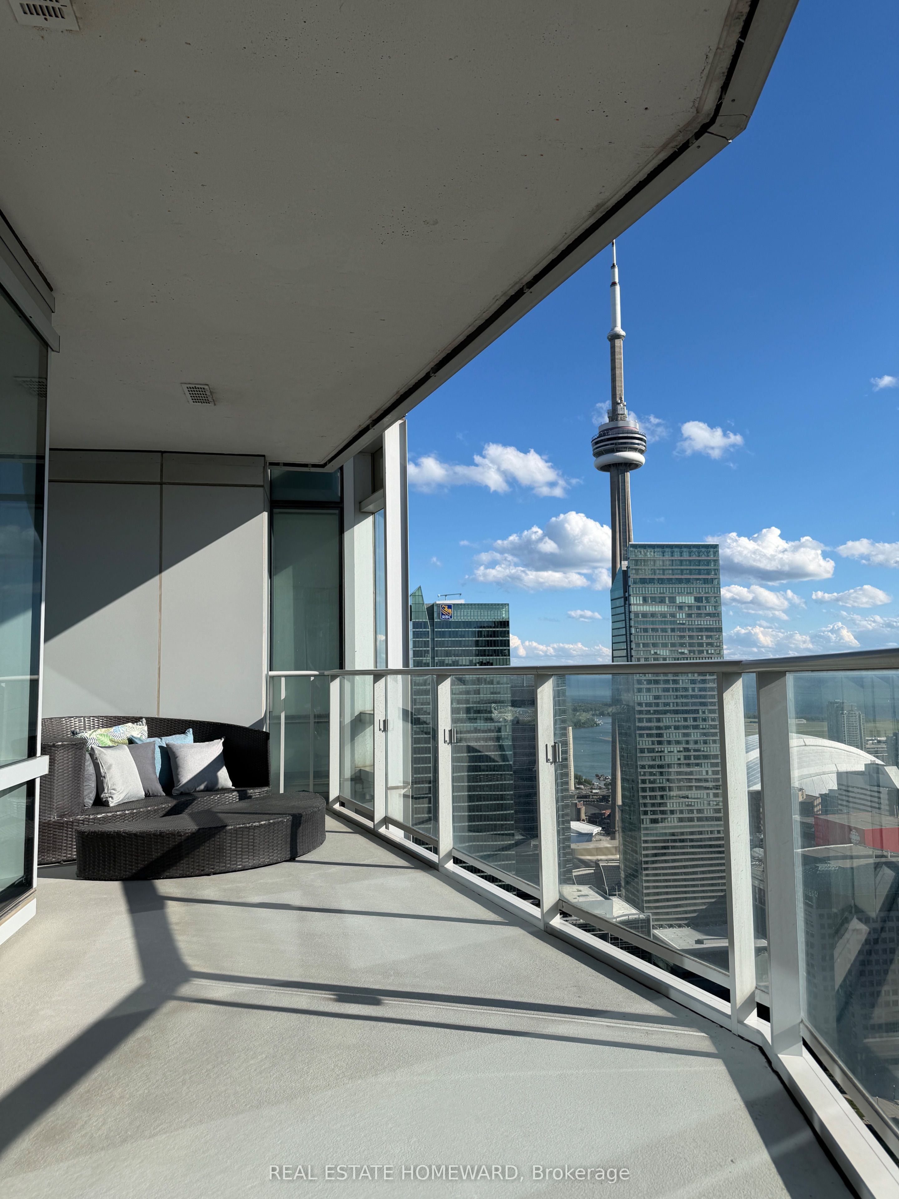 180 University Avenue 4803, Toronto, ON M5H 0A2