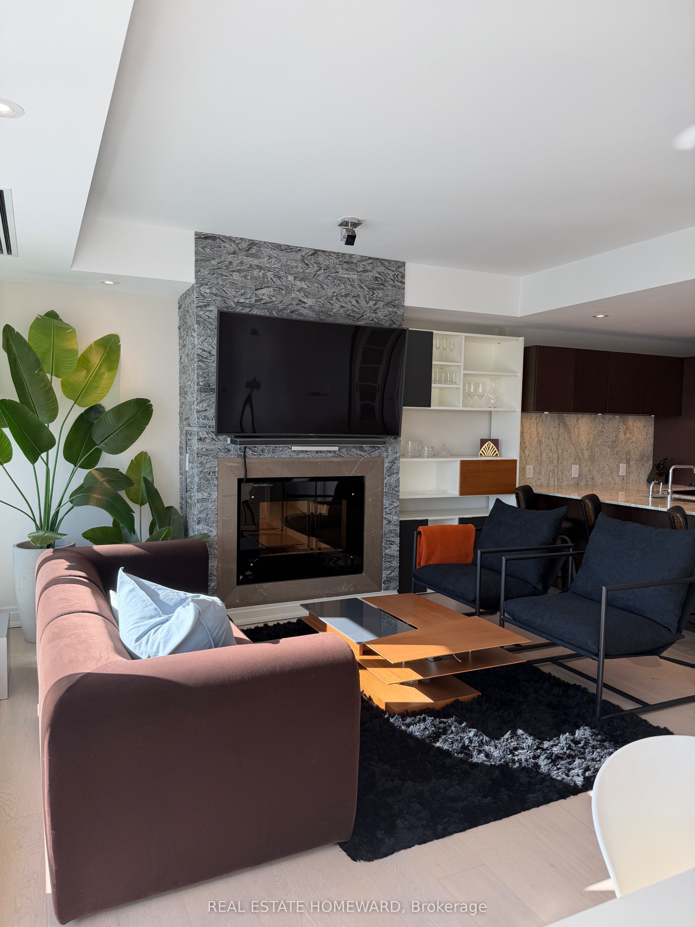 180 University Avenue 4803, Toronto, ON M5H 0A2 photo 2