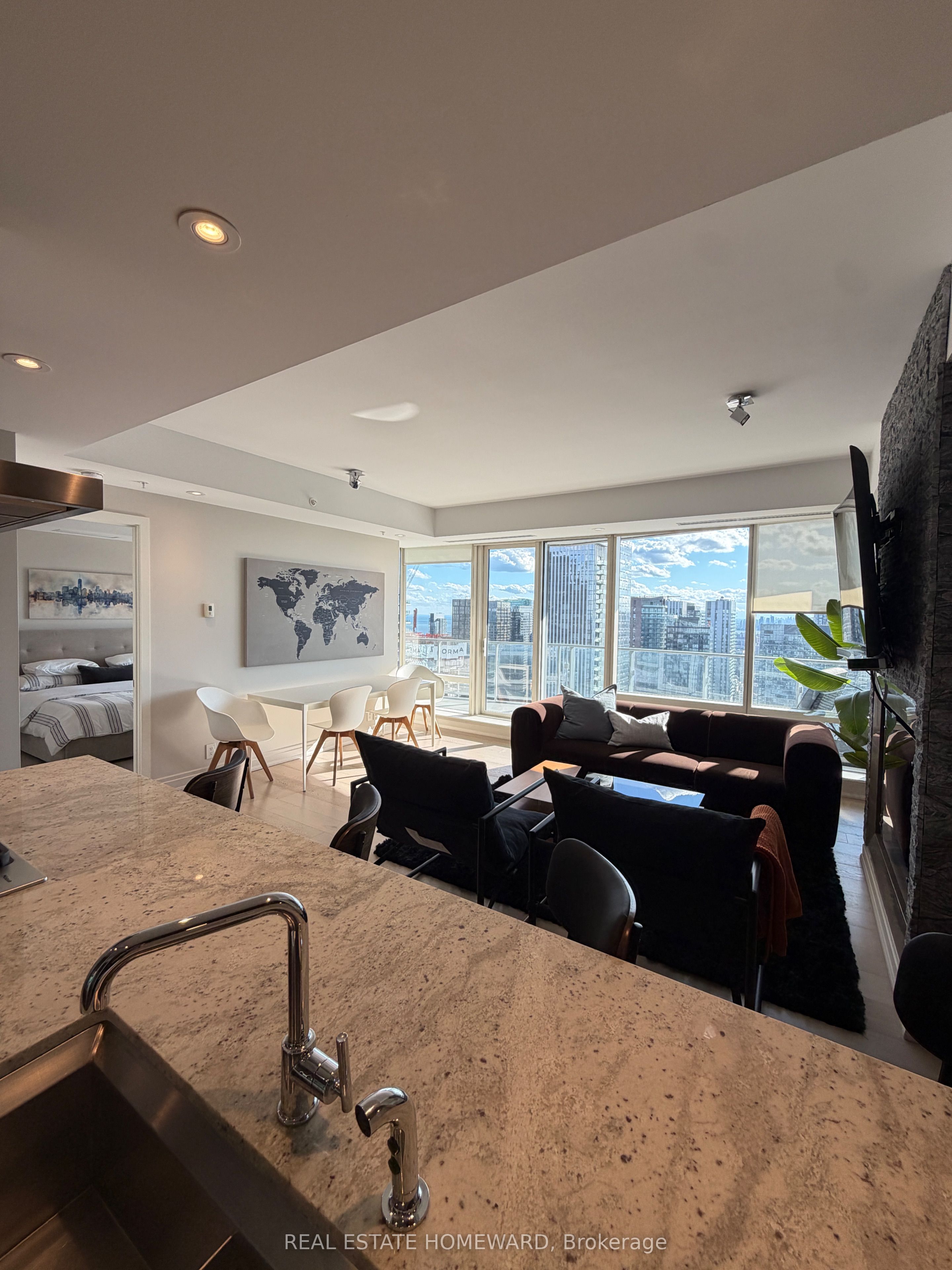 180 University Avenue 4803, Toronto, ON M5H 0A2 photo 4