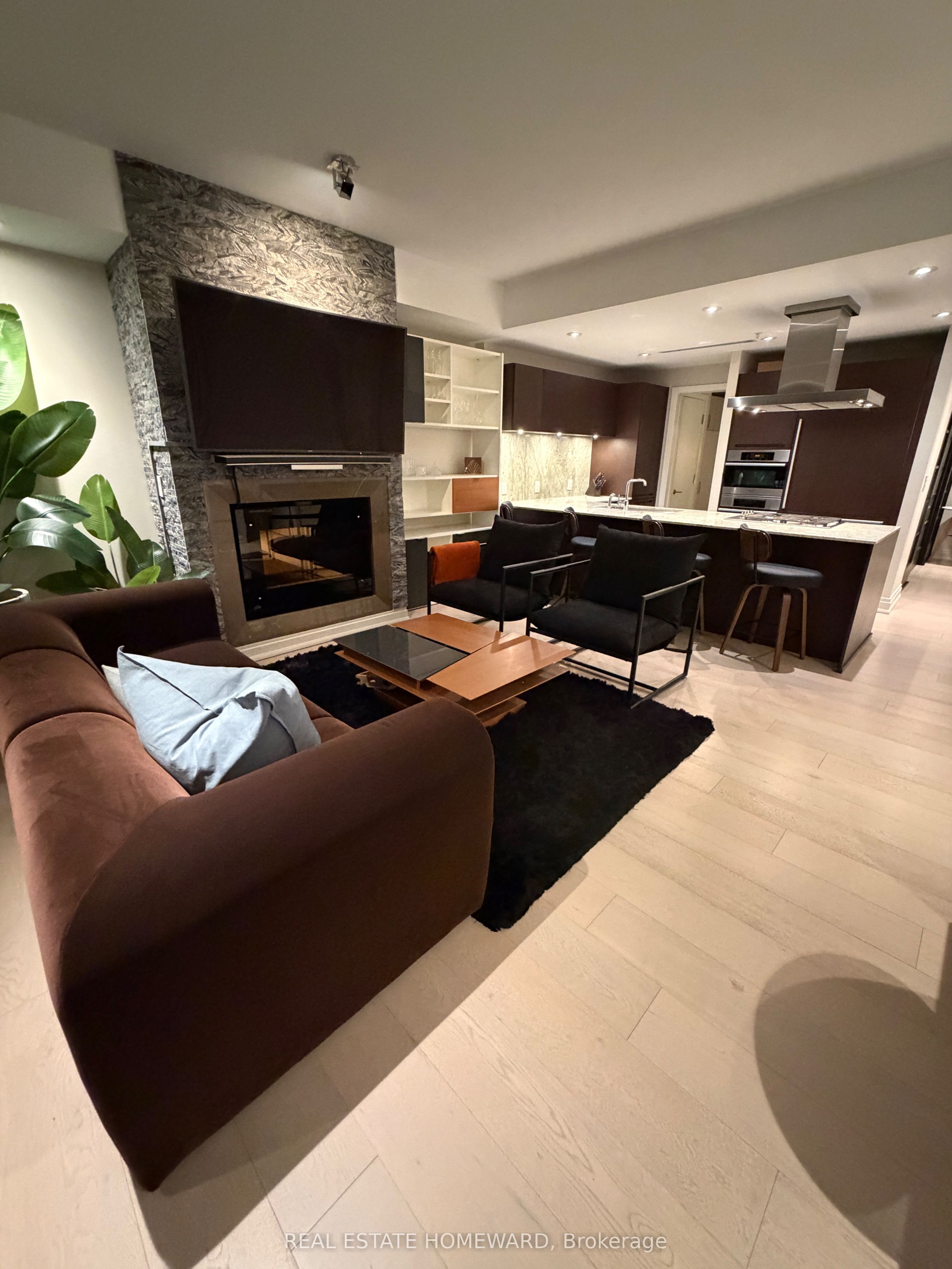 180 University Avenue 4803, Toronto, ON M5H 0A2 photo 5