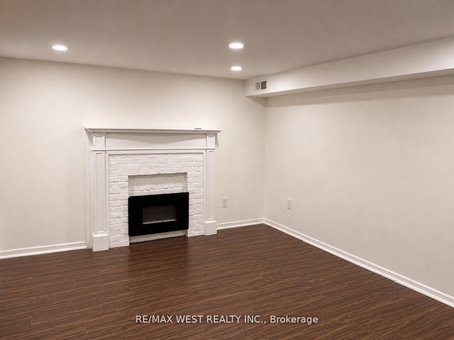 84 Mackenzie Crescent Basement, Toronto, ON M6J 1T3 photo 2