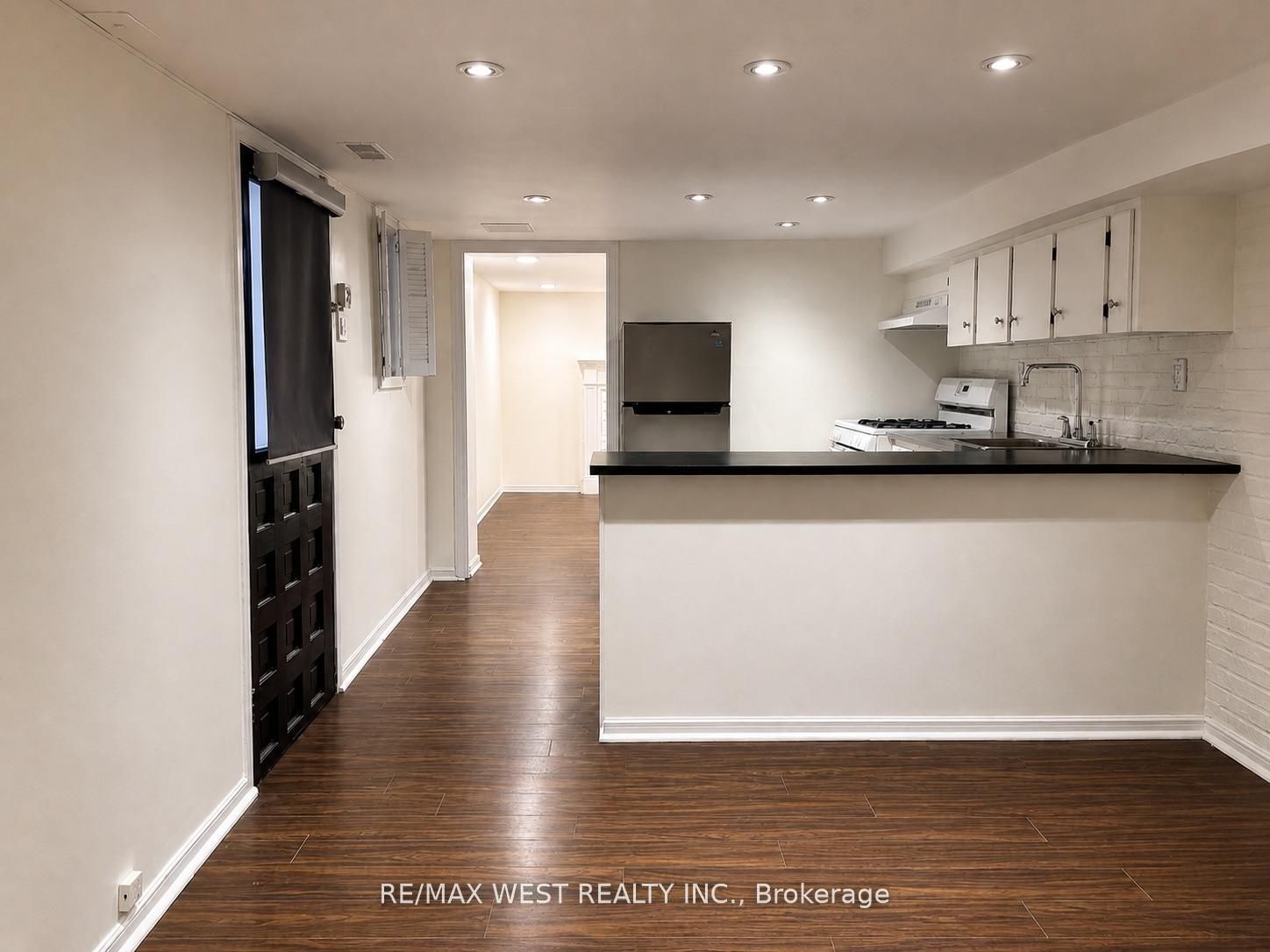 84 Mackenzie Crescent Basement, Toronto, ON M6J 1T3 photo 4