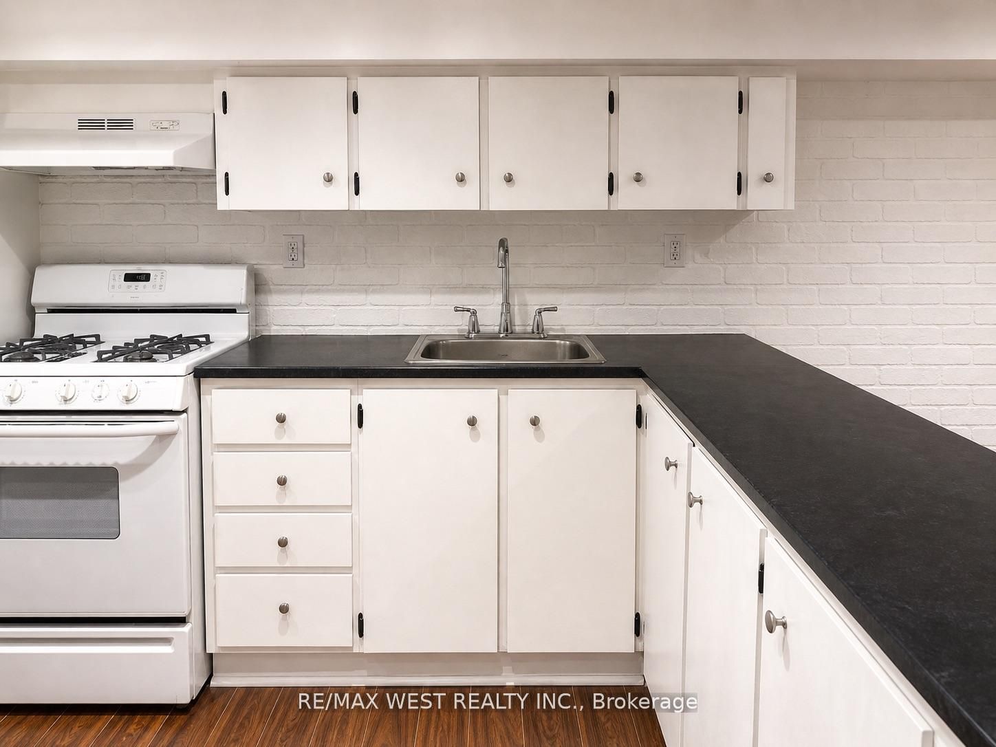 84 Mackenzie Crescent Basement, Toronto, ON M6J 1T3 photo 5