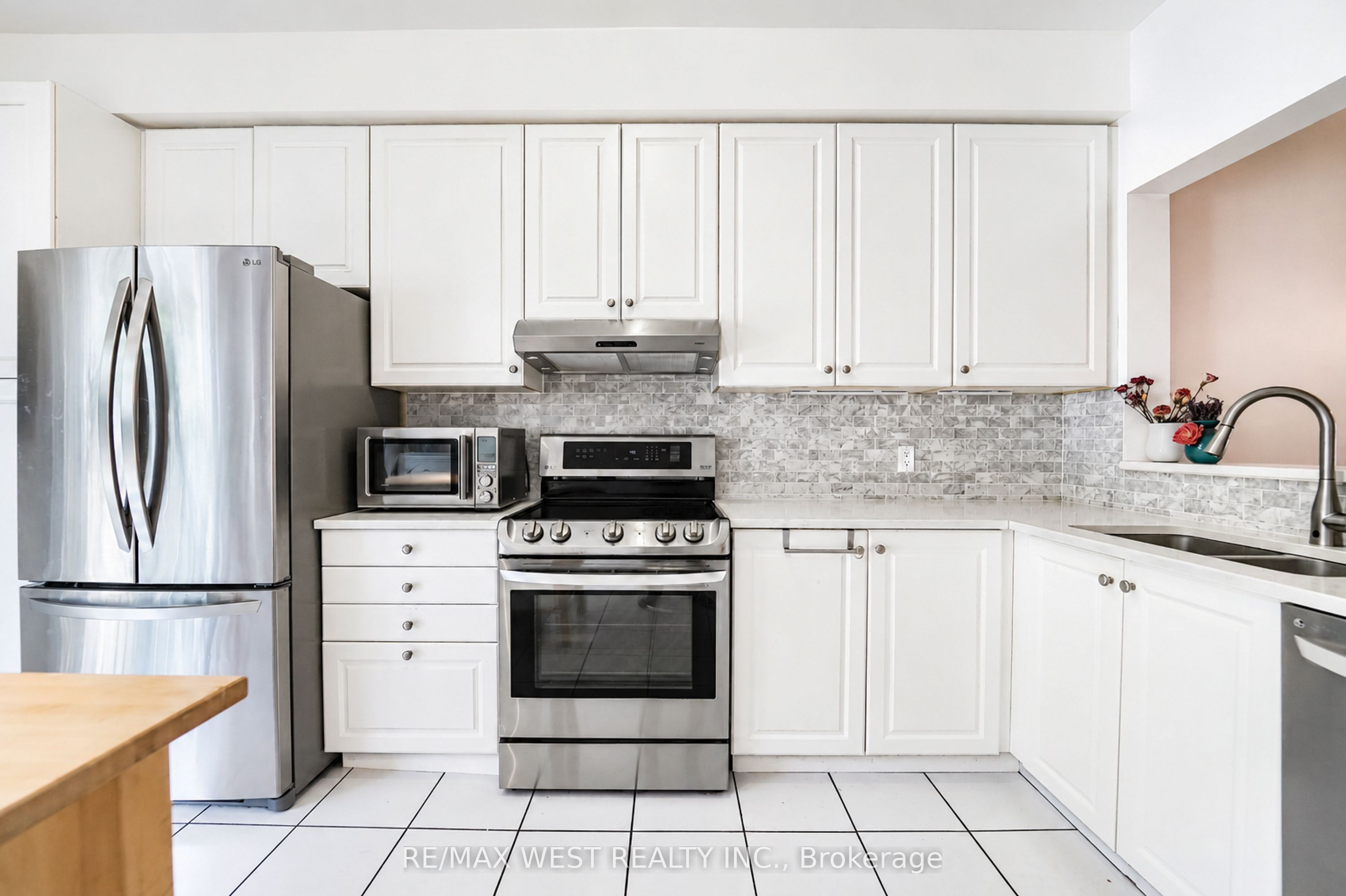 757 Sheppard Avenue W 11, Toronto, ON M3H 2S9 photo 2