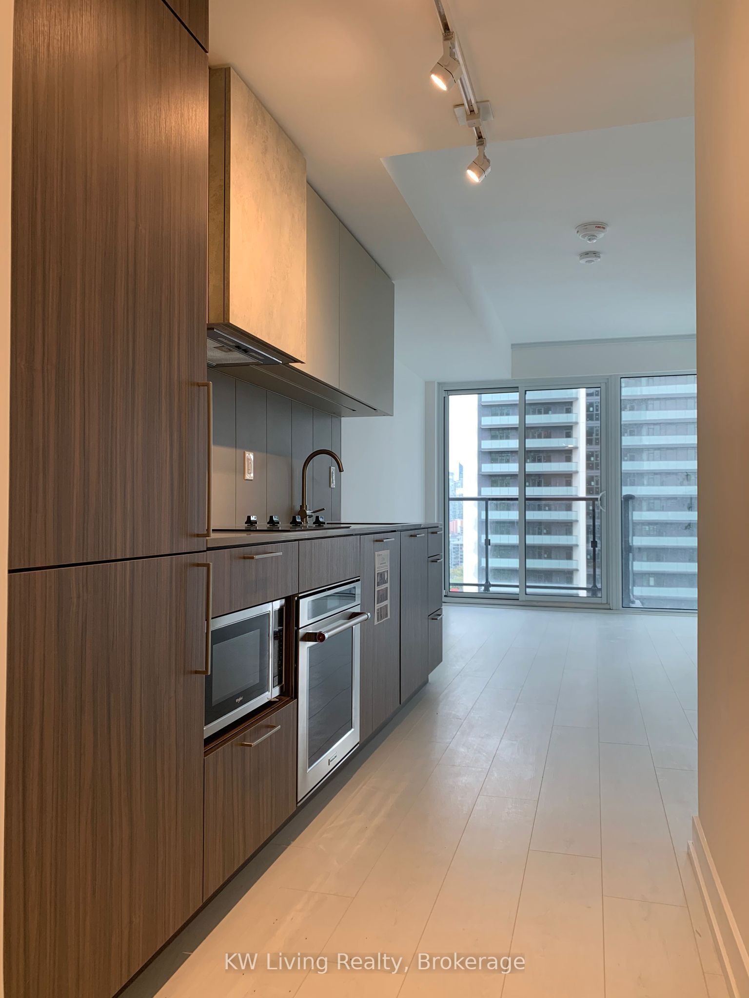 19 Western Battery Road 2605, Toronto, ON M6K 3S4 photo 2