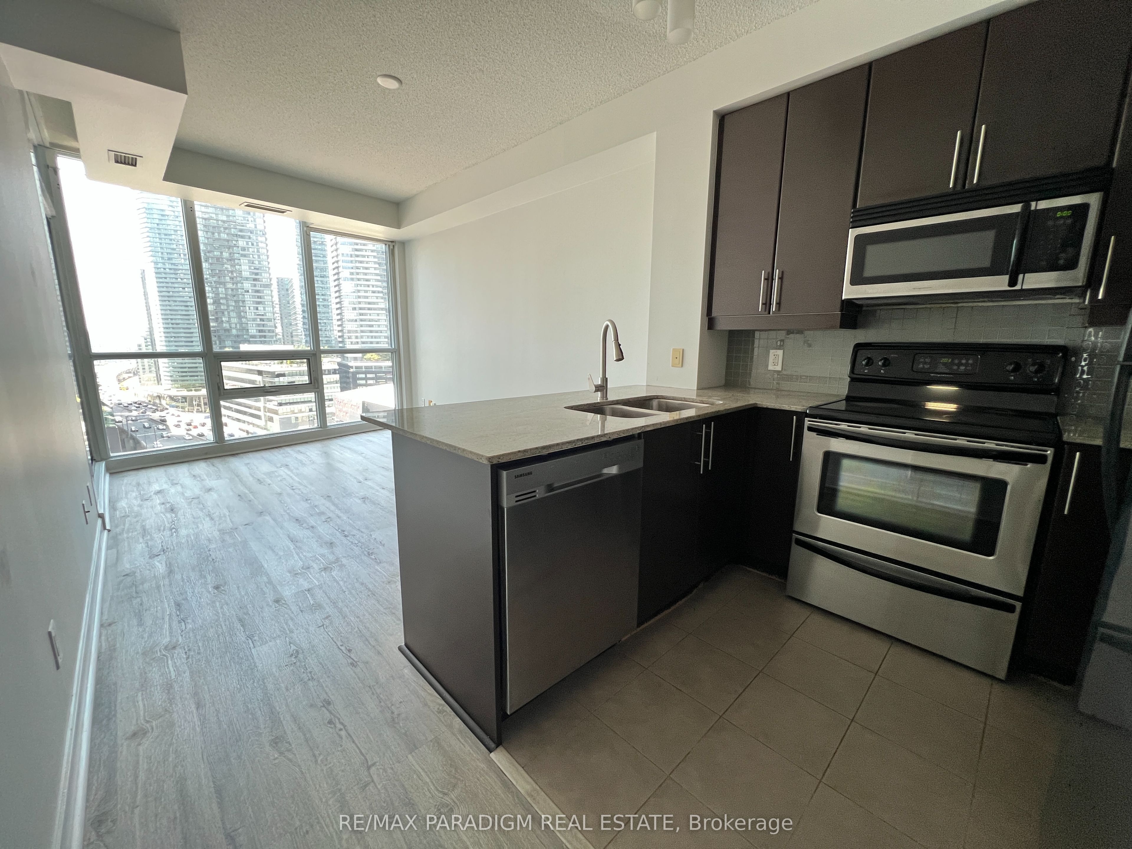 18 Harbour Street 1701, Toronto, ON M5J 2Z6 photo 3