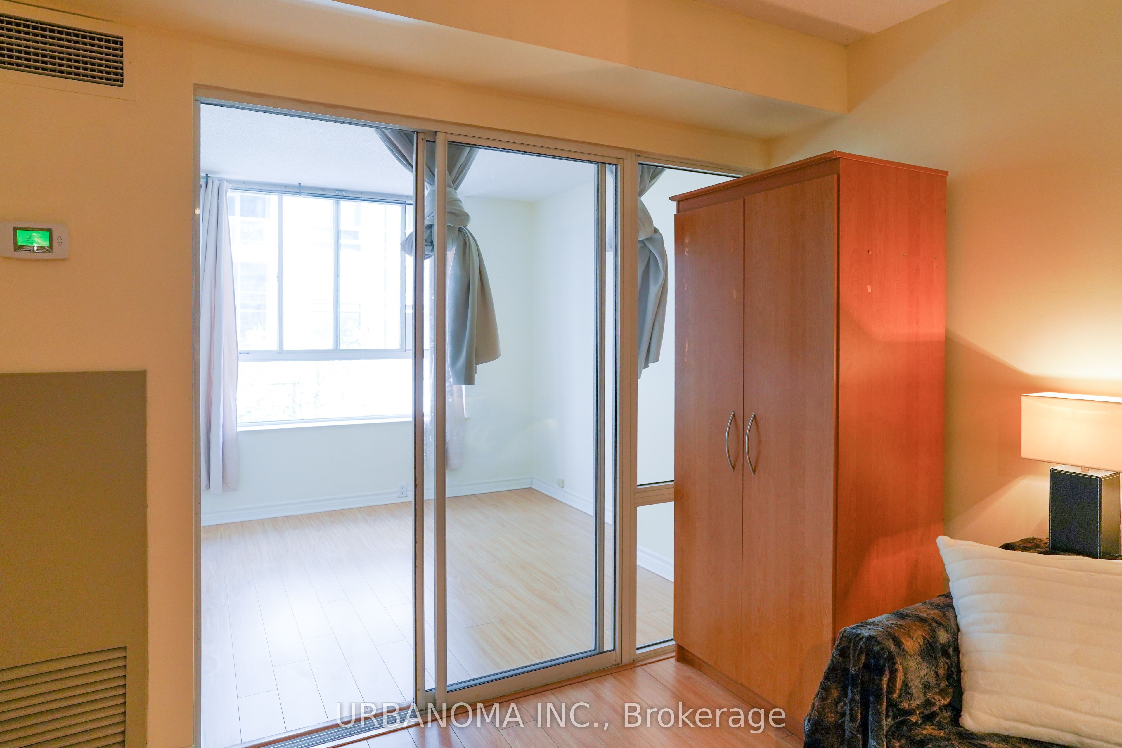 717 Bay Street 409, Toronto, ON M5G 2J9 photo 5