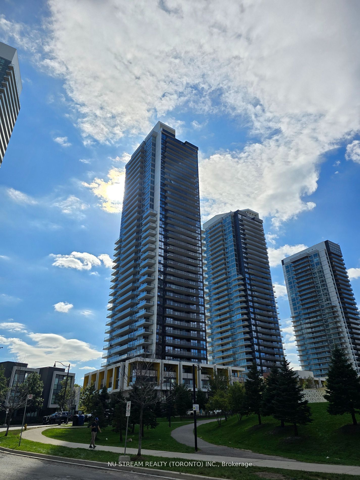 95 Mcmahon Drive 702, Toronto, ON M2K 0H3