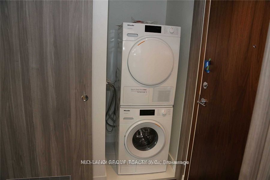 95 Mcmahon Drive 702, Toronto, ON M2K 0H3 photo 3