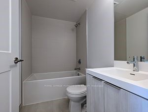 8 Widmer Street 2101, Toronto, ON M5V 0W6 photo 3