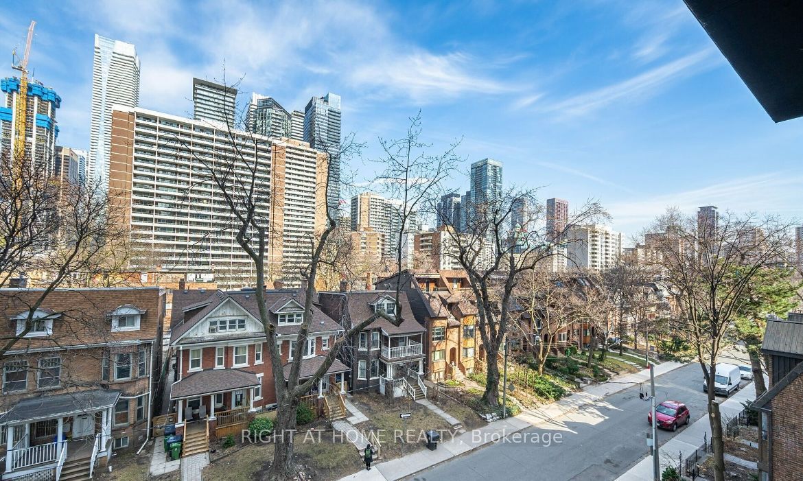 17 Dundonald Street 403, Toronto, ON M4Y 0E4 photo 3