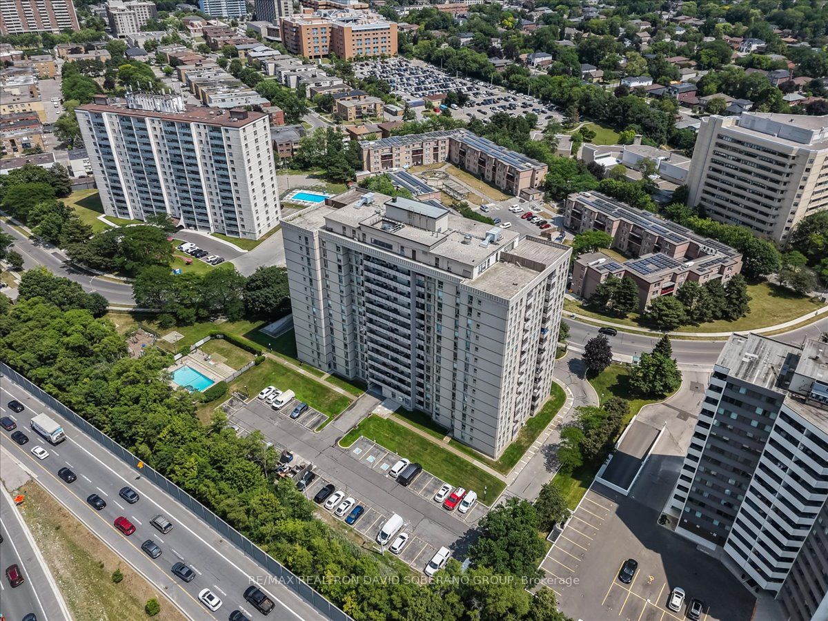 130 Neptune Drive 601, Toronto, ON M6A 1X5 photo 2