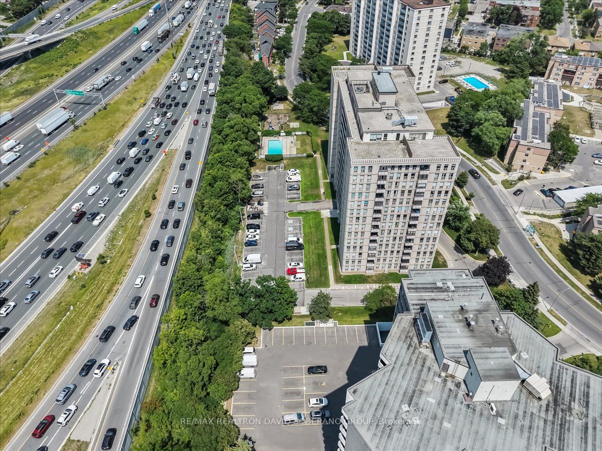 130 Neptune Drive 601, Toronto, ON M6A 1X5 photo 4