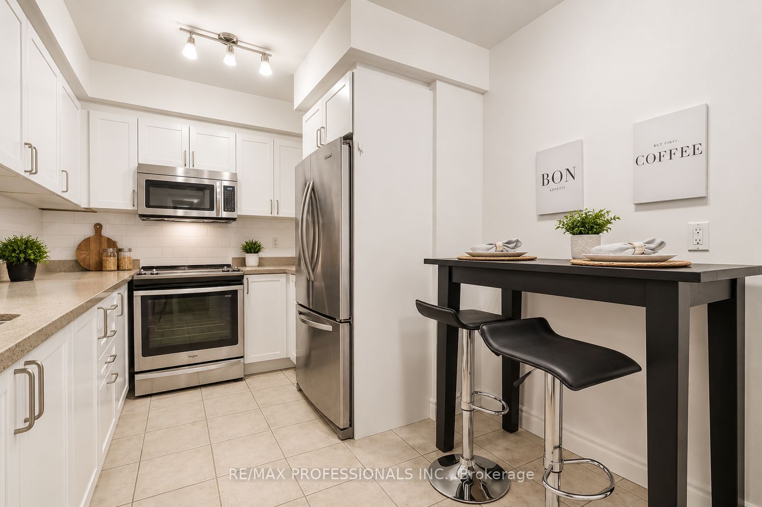 18 William Carson Crescent 305, Toronto, ON M2P 2G6 photo 3