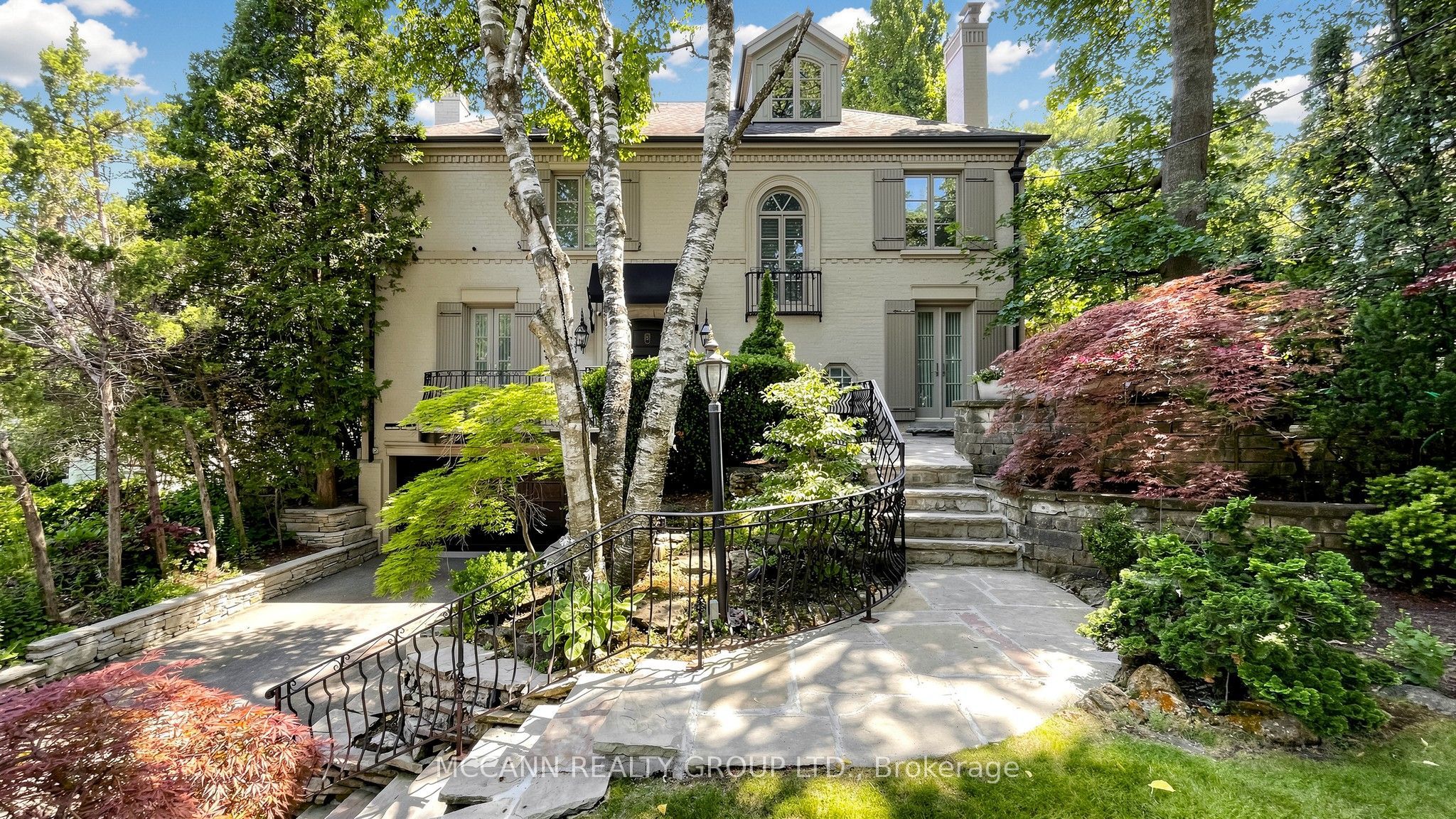 27 Strathgowan Crescent, Toronto, ON M4N 2Z6 photo 2