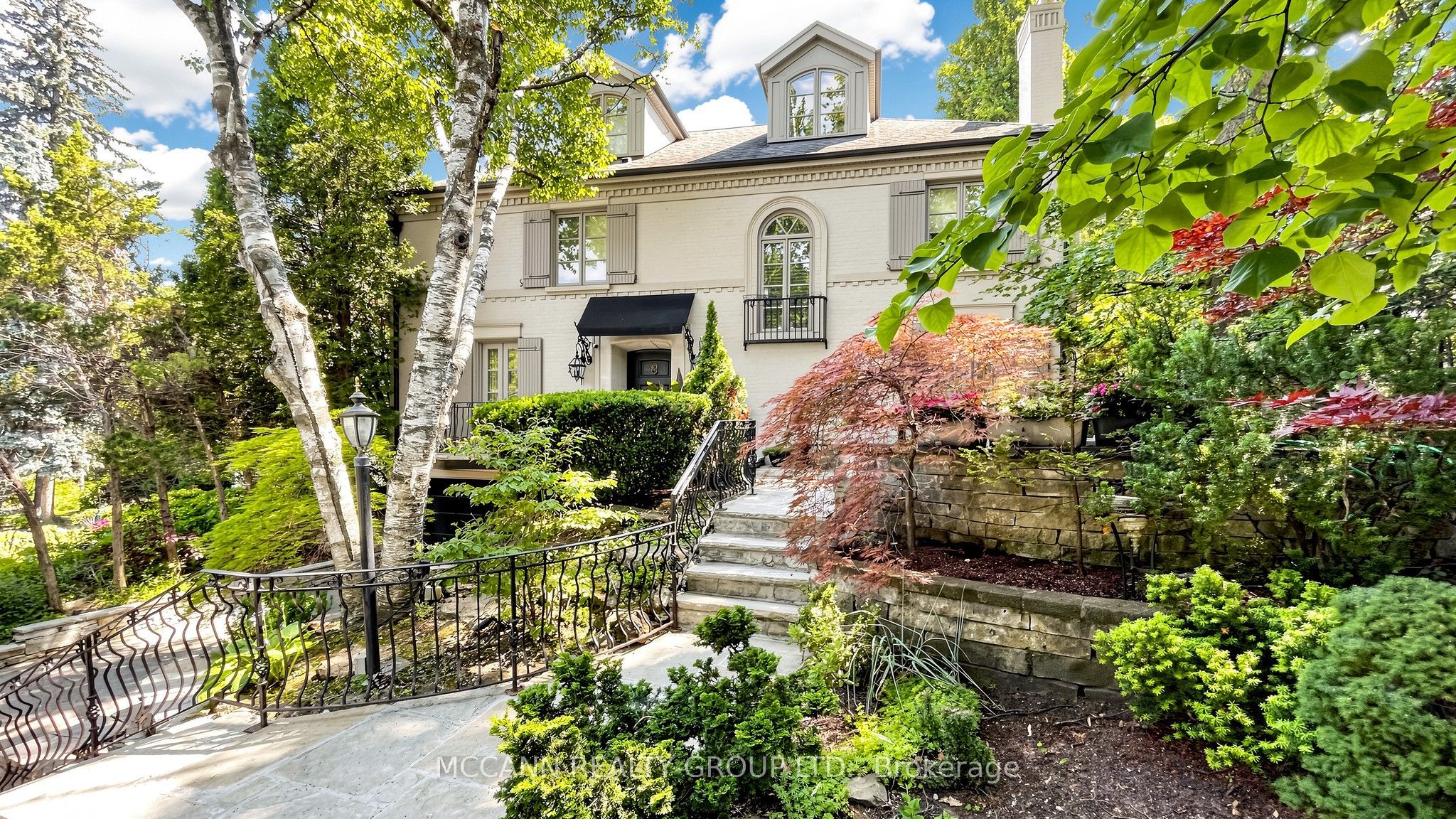 27 Strathgowan Crescent, Toronto, ON M4N 2Z6 photo 3