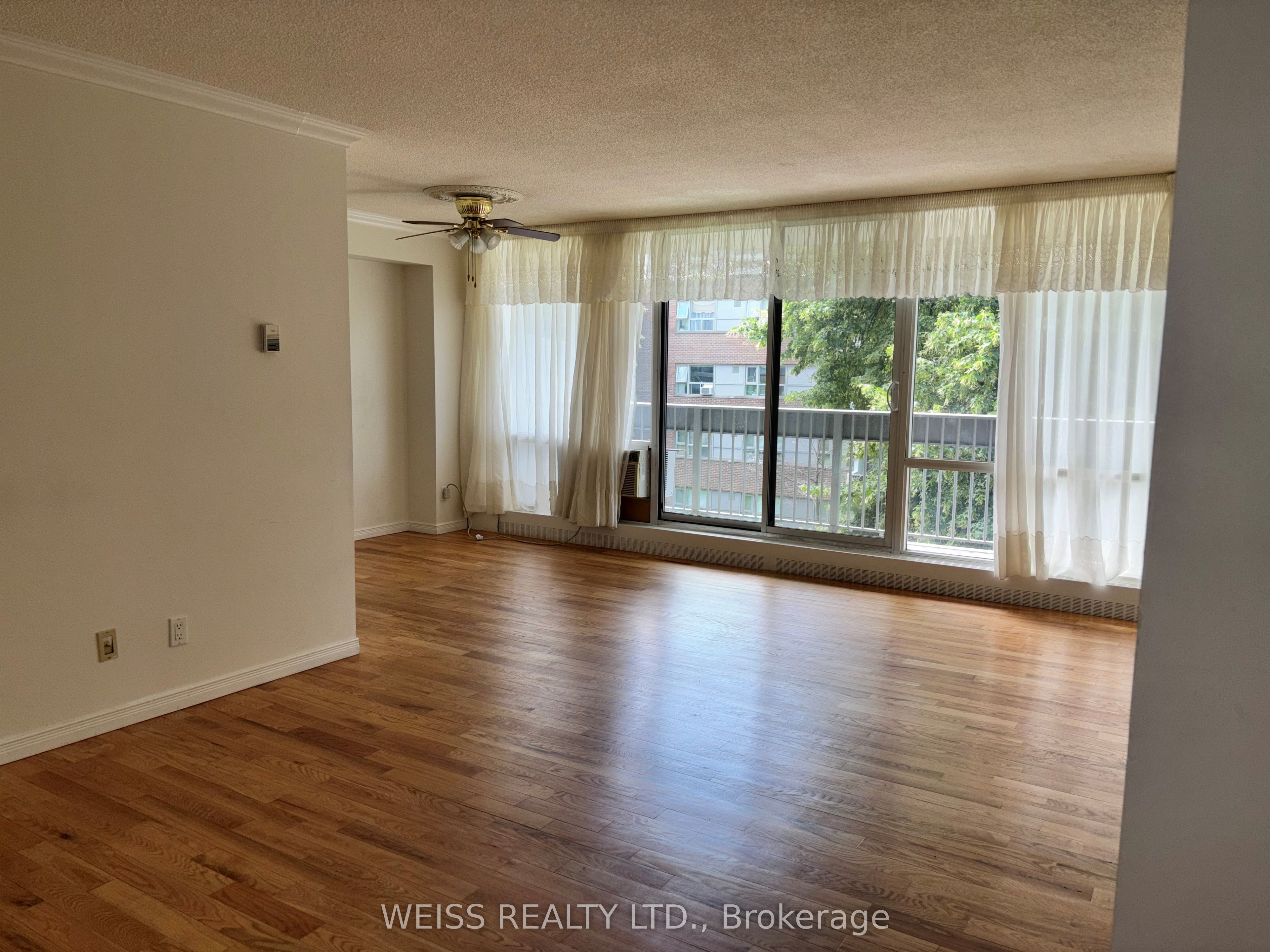 1801 O'Connor Drive 310, Toronto, ON M4A 2P8 photo 2