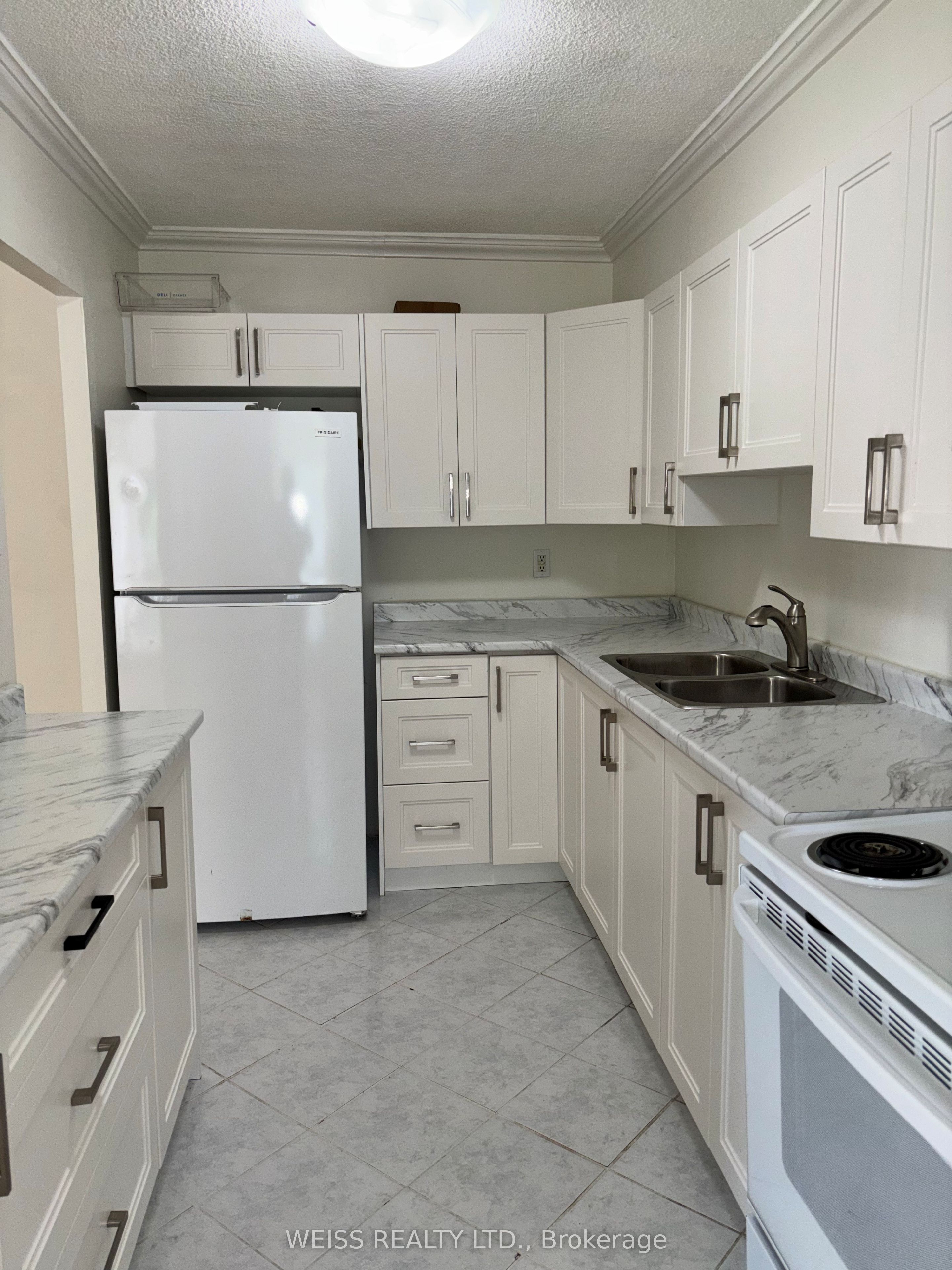 1801 O'Connor Drive 310, Toronto, ON M4A 2P8 photo 3
