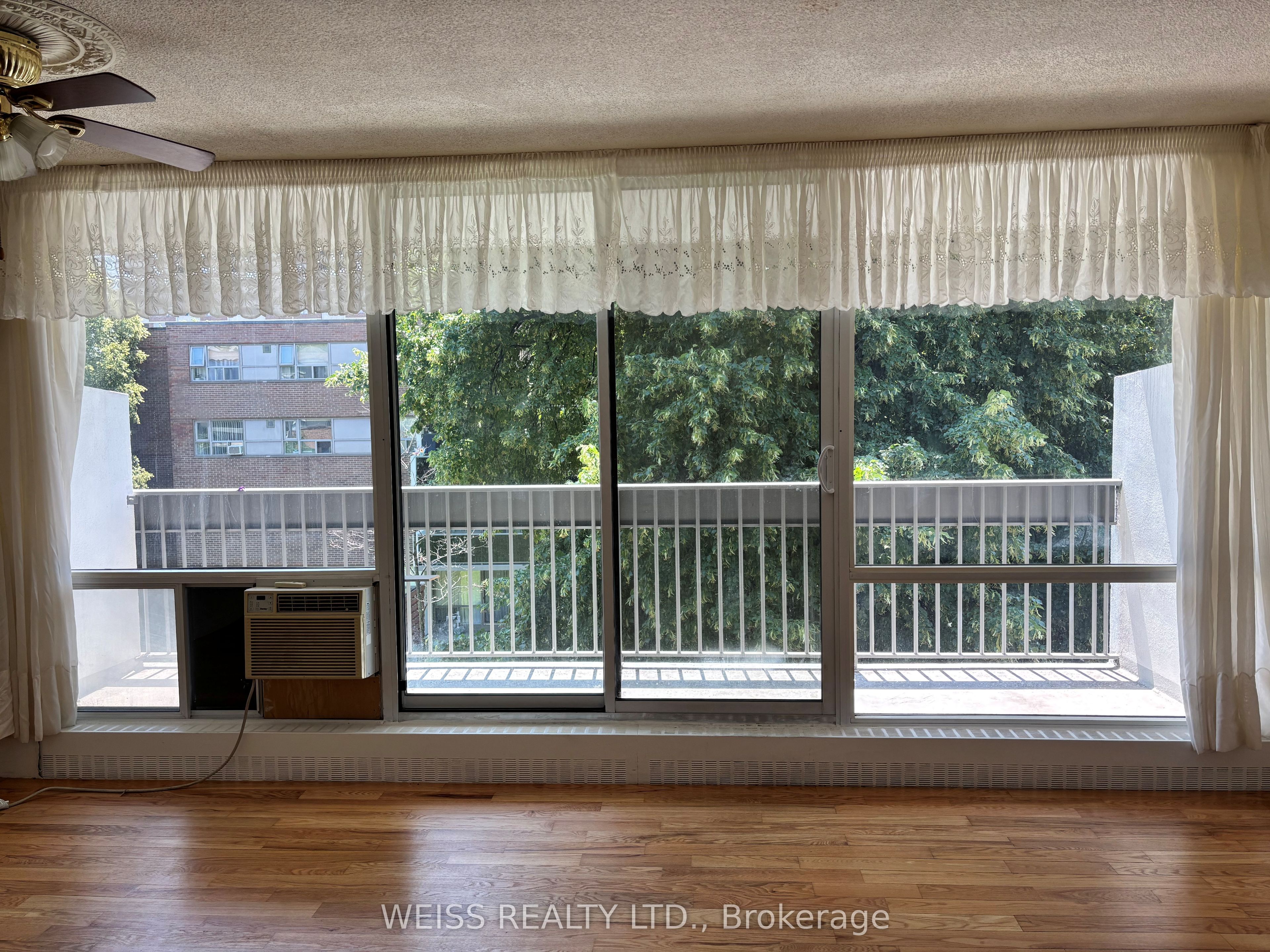 1801 O'Connor Drive 310, Toronto, ON M4A 2P8 photo 4