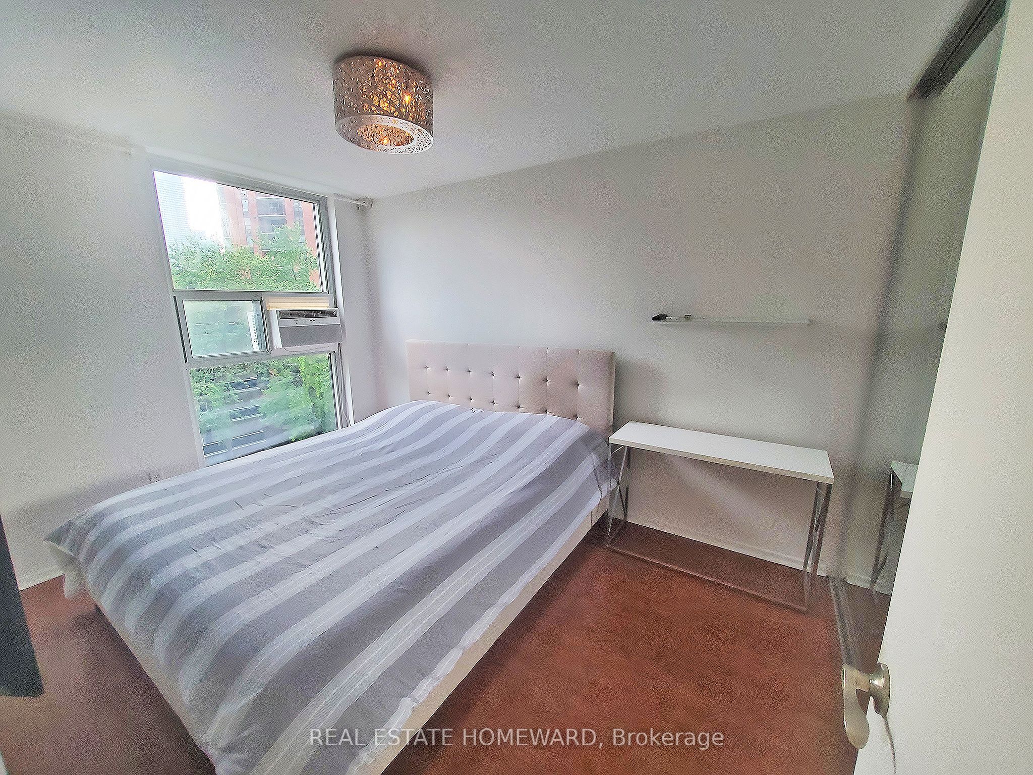 40 Homewood Avenue 707, Toronto, ON M4Y 2K2 photo 5