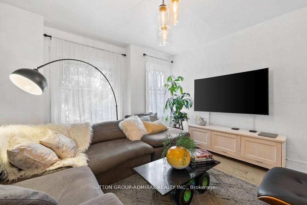 40 Claremont Street, Toronto, ON M6J 2M5 photo 2