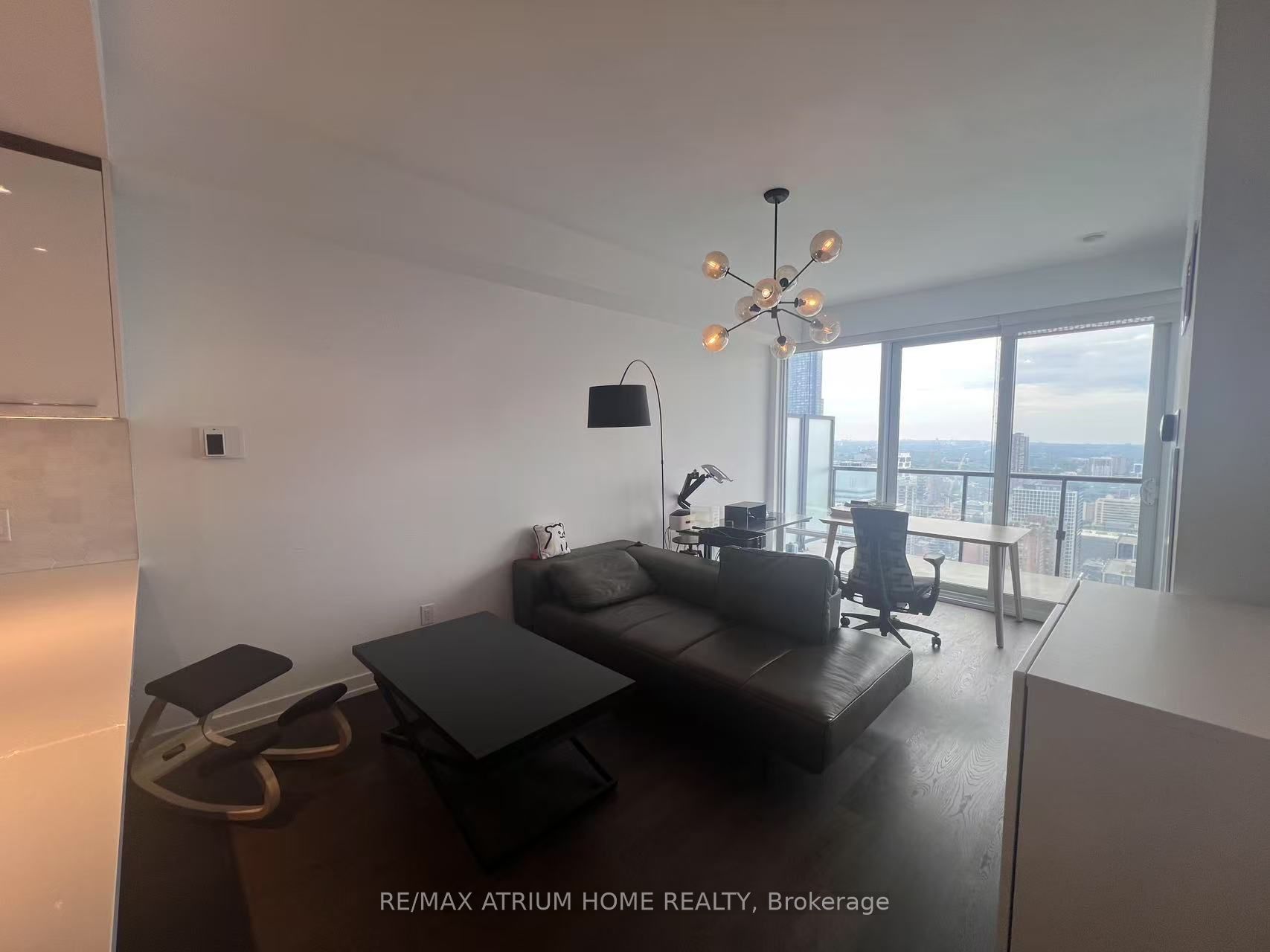 488 University Avenue 3606, Toronto, ON M5G 1V2 photo 2