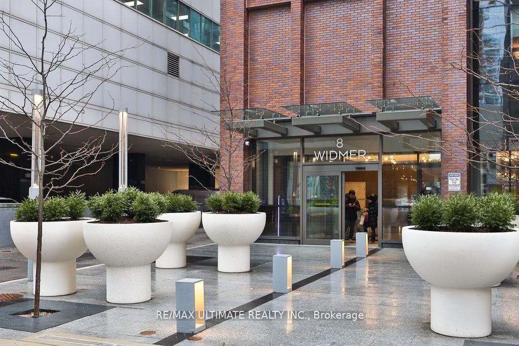 8 Widmer Street 515, Toronto, ON M5V 2E7 photo 3