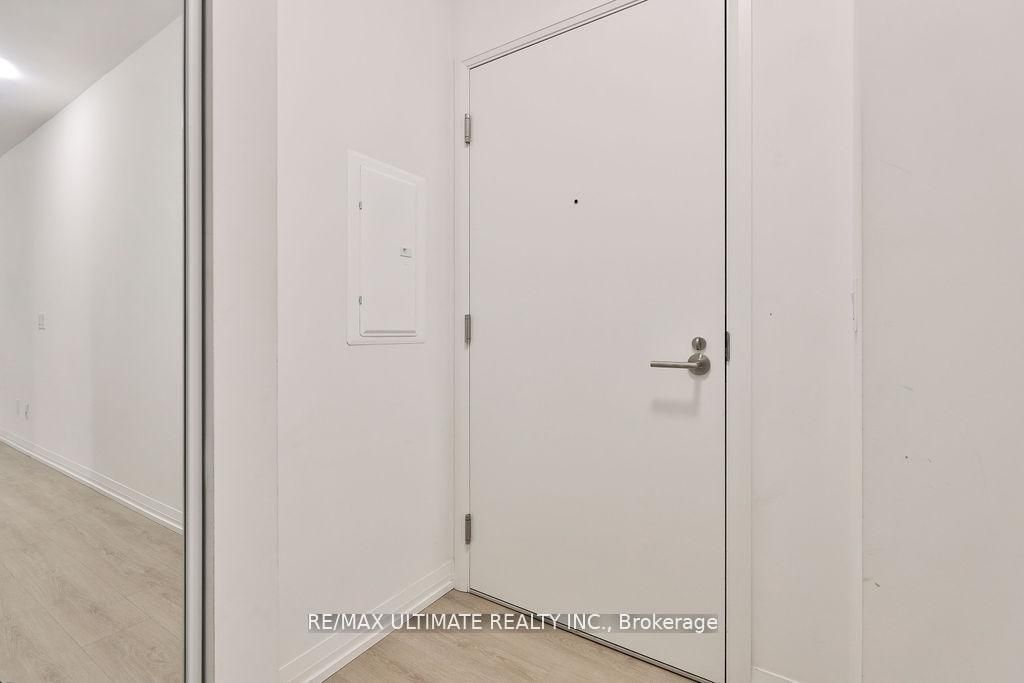 8 Widmer Street 515, Toronto, ON M5V 2E7 photo 4