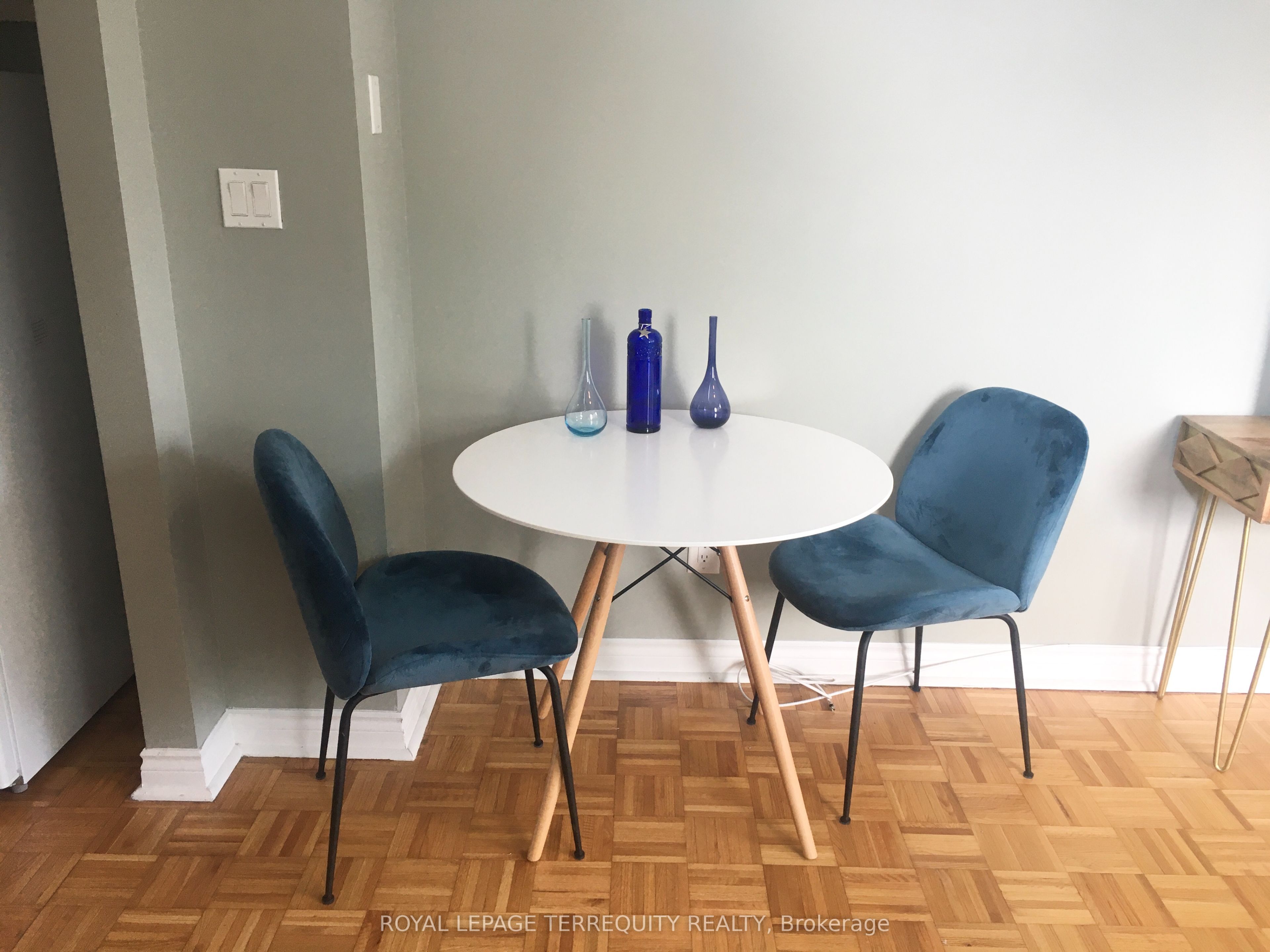 305 Margueretta Street Top Floor, Toronto, ON M6H 3S4 photo 5