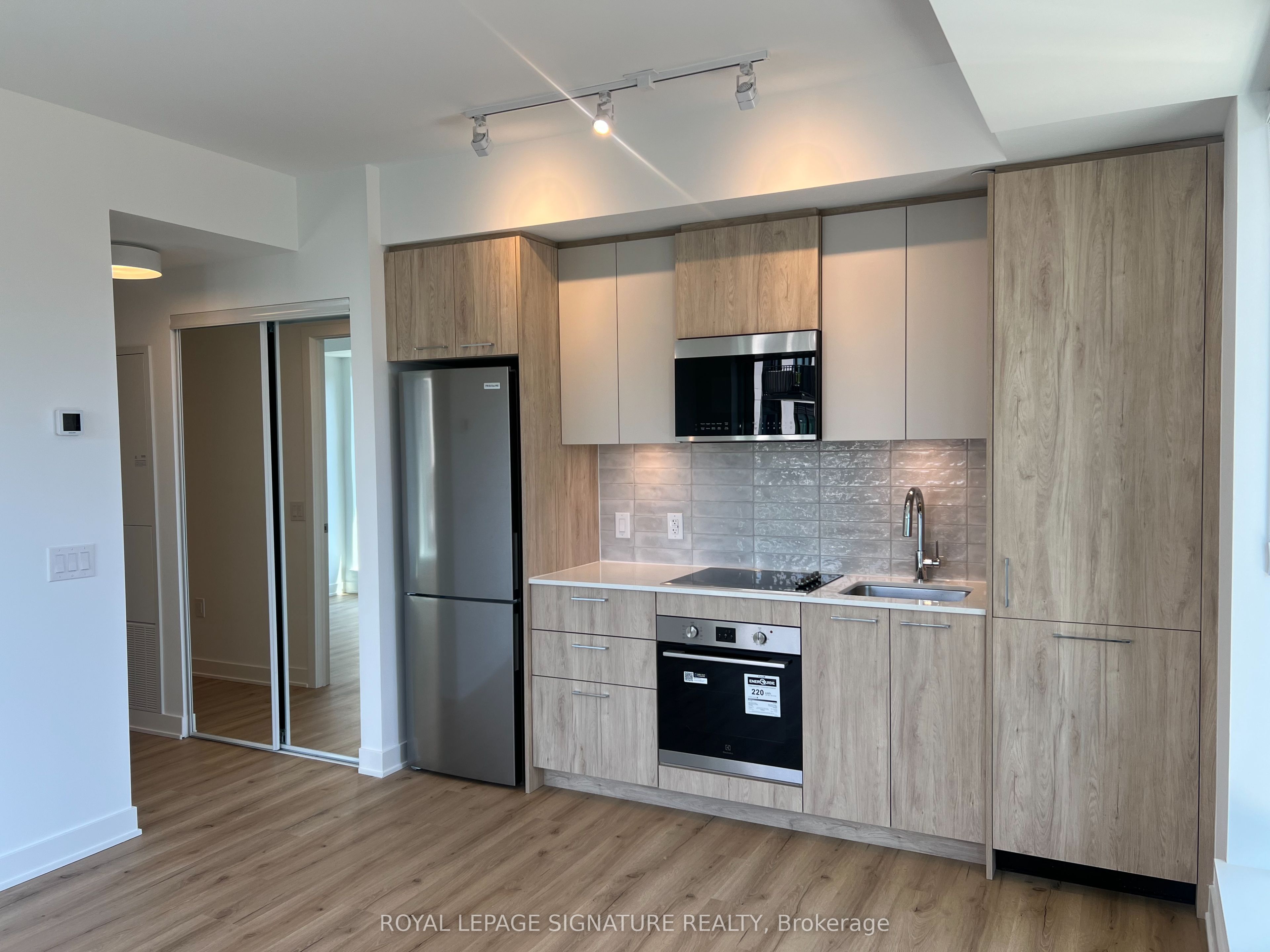 30 dreamers Way 931, Toronto, ON M5A 0Y7
